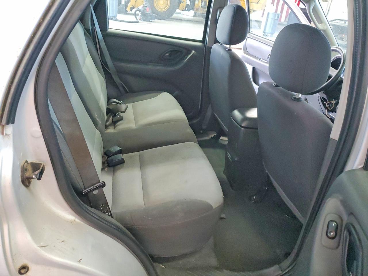 2004 Ford Escape Xls Silver vin: 1FMYU021X4KA15608