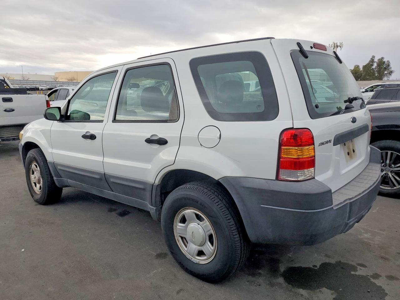 2006 Ford Escape Xls White vin: 1FMYU02Z06KA51574