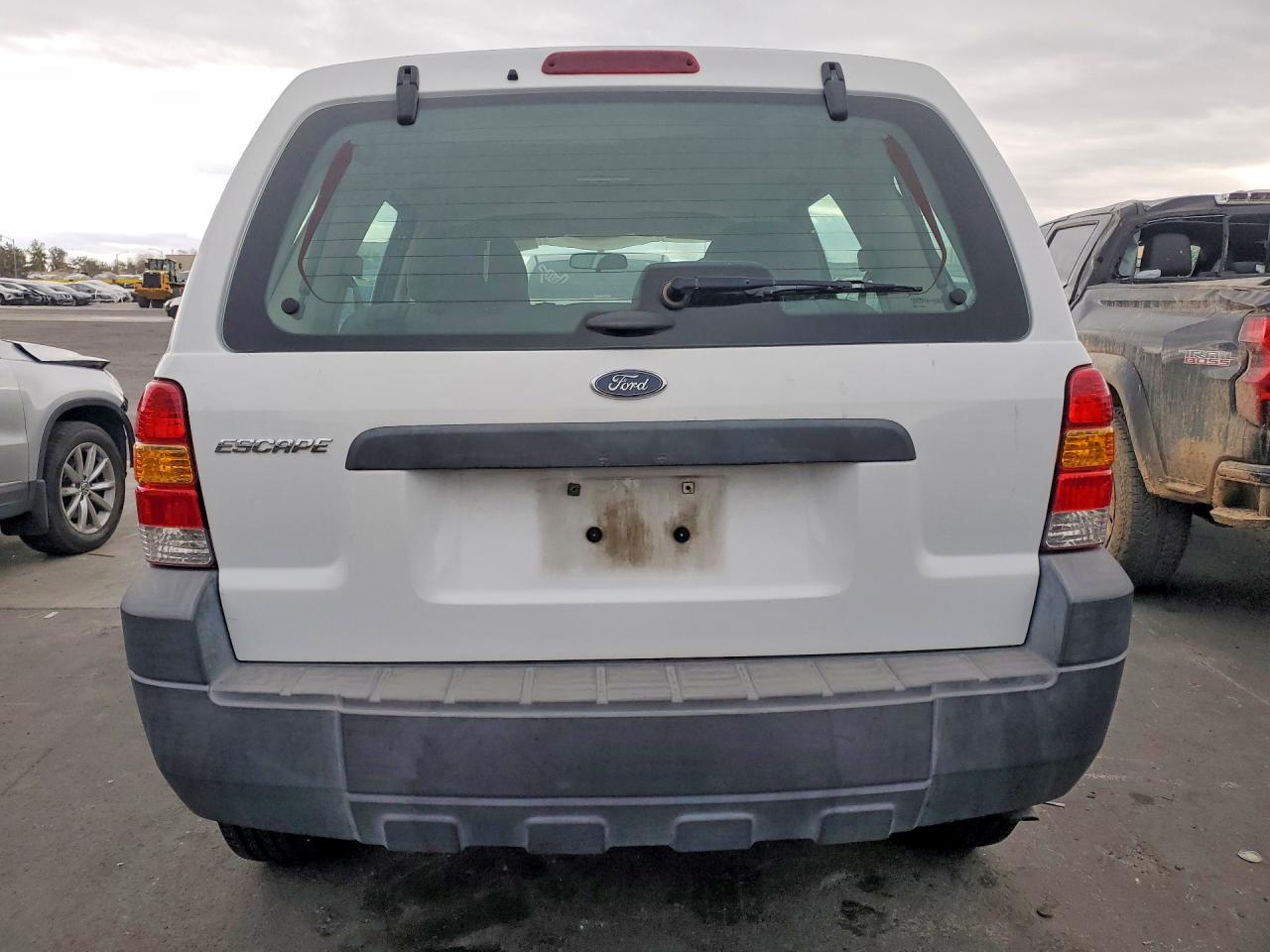 2006 Ford Escape Xls White vin: 1FMYU02Z06KA51574