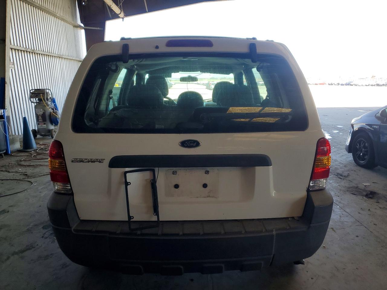 2006 Ford Escape Xls White vin: 1FMYU02Z26KA87007