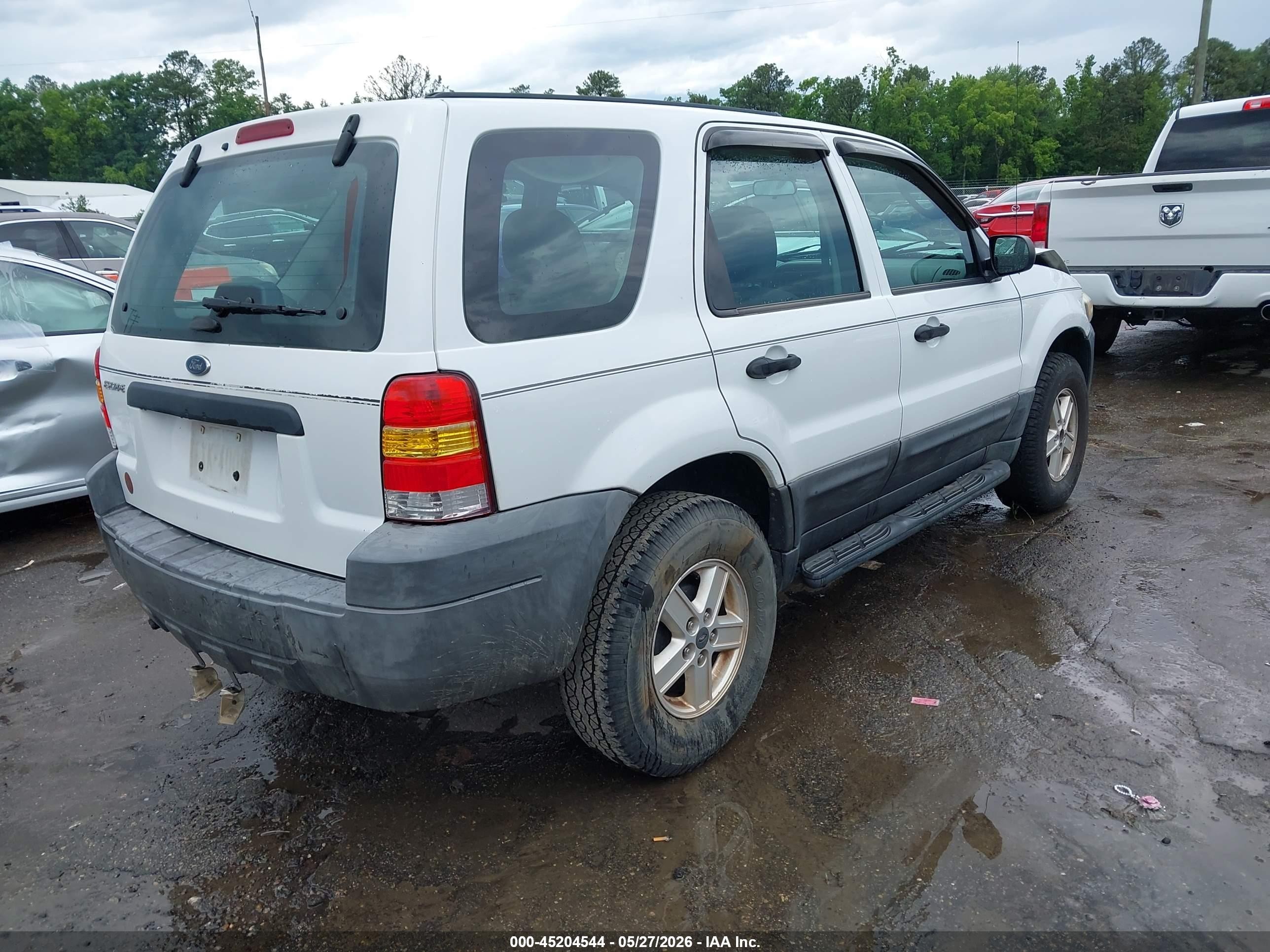 2005 Ford Escape Xls White vin: 1FMYU02Z45KA53178