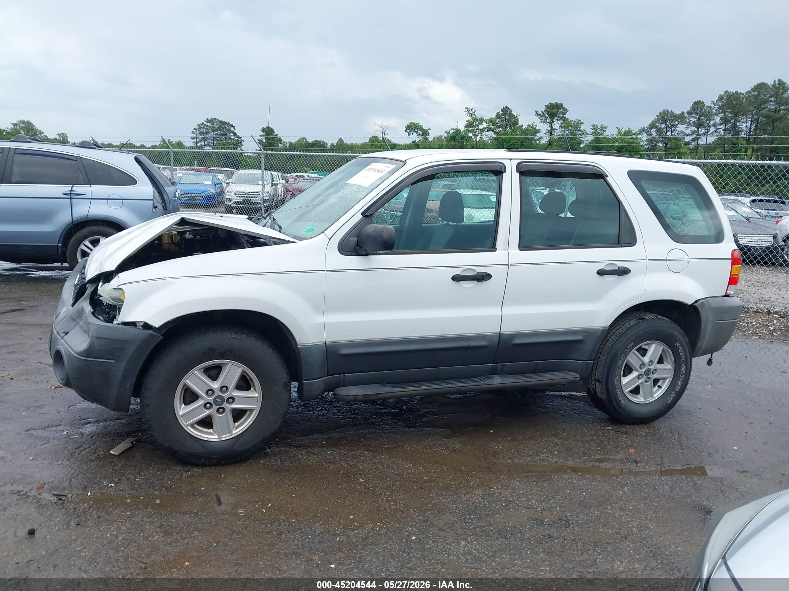 2005 Ford Escape Xls White vin: 1FMYU02Z45KA53178