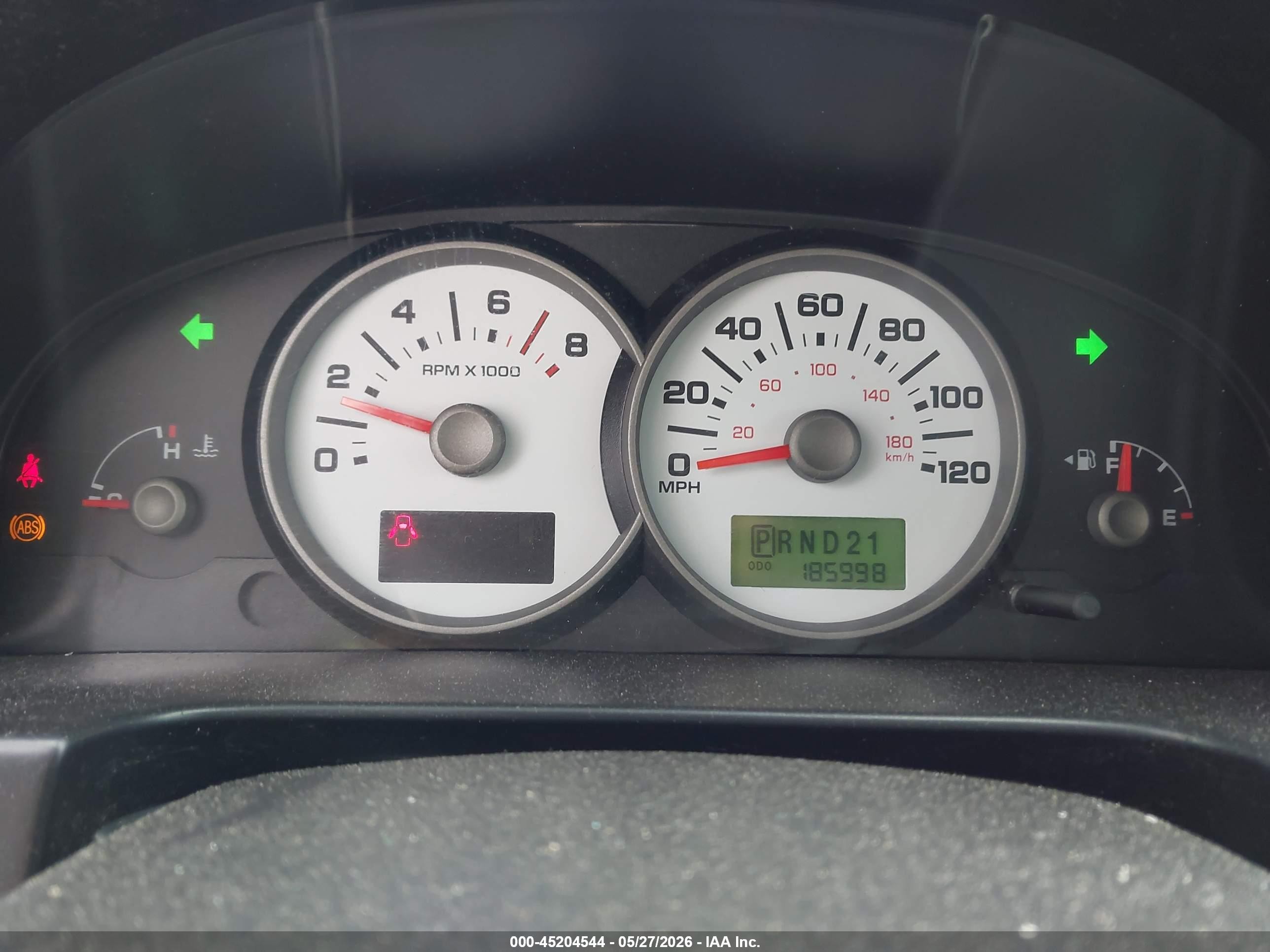 2005 Ford Escape Xls White vin: 1FMYU02Z45KA53178