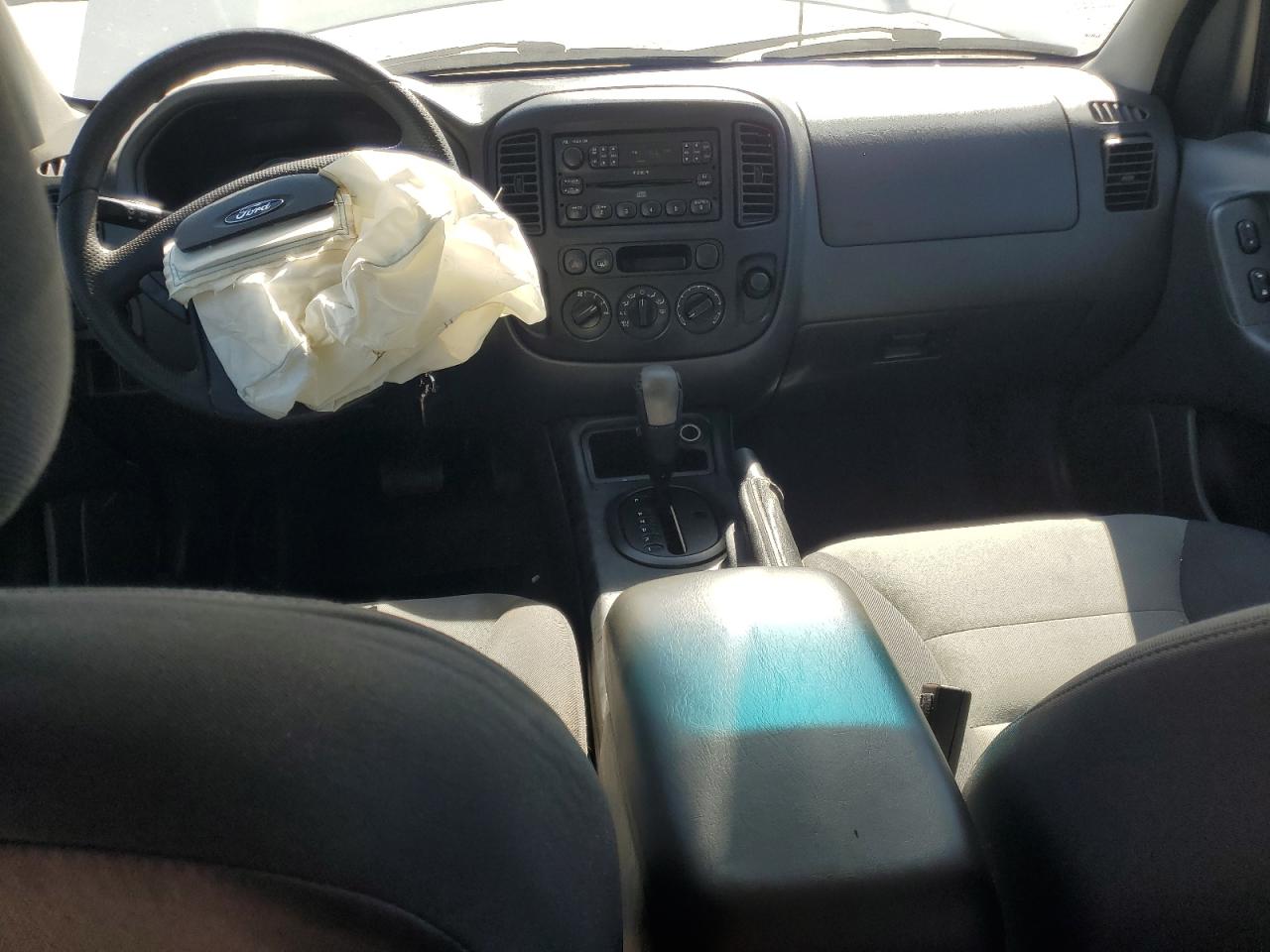 2005 Ford Escape Xls White vin: 1FMYU02Z55KB19172