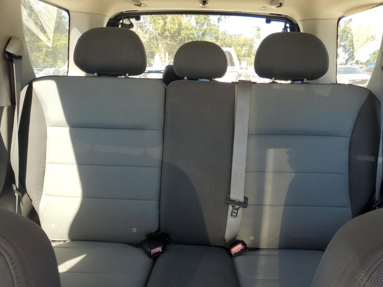2005 Ford Escape Xls White vin: 1FMYU02Z55KB19172