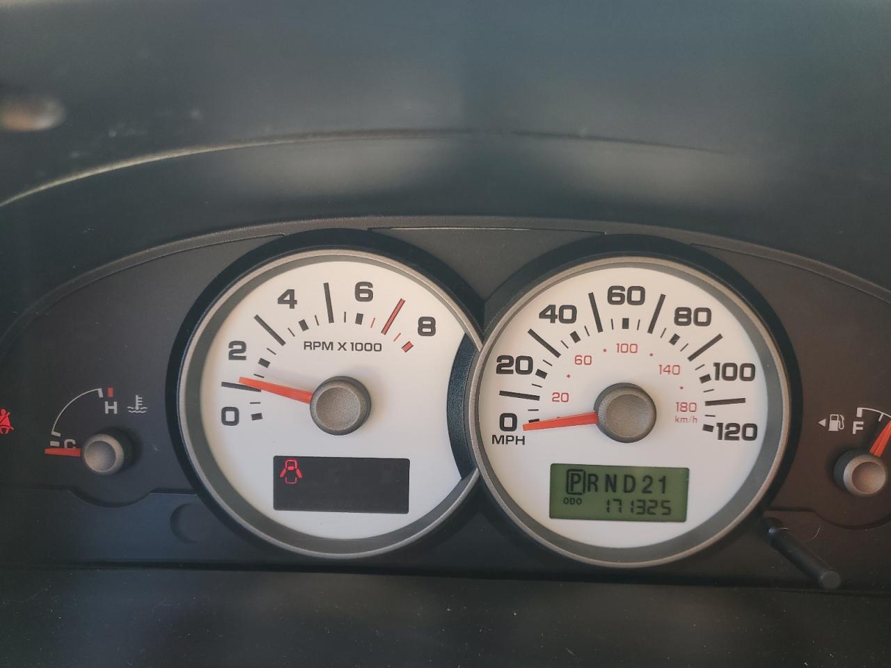 2005 Ford Escape Xls White vin: 1FMYU02Z55KB19172