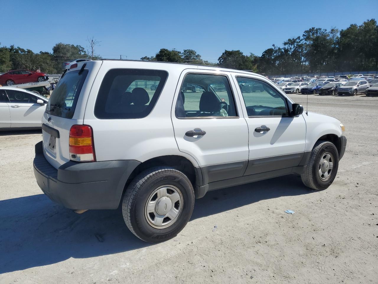 2005 Ford Escape Xls White vin: 1FMYU02Z55KB19172