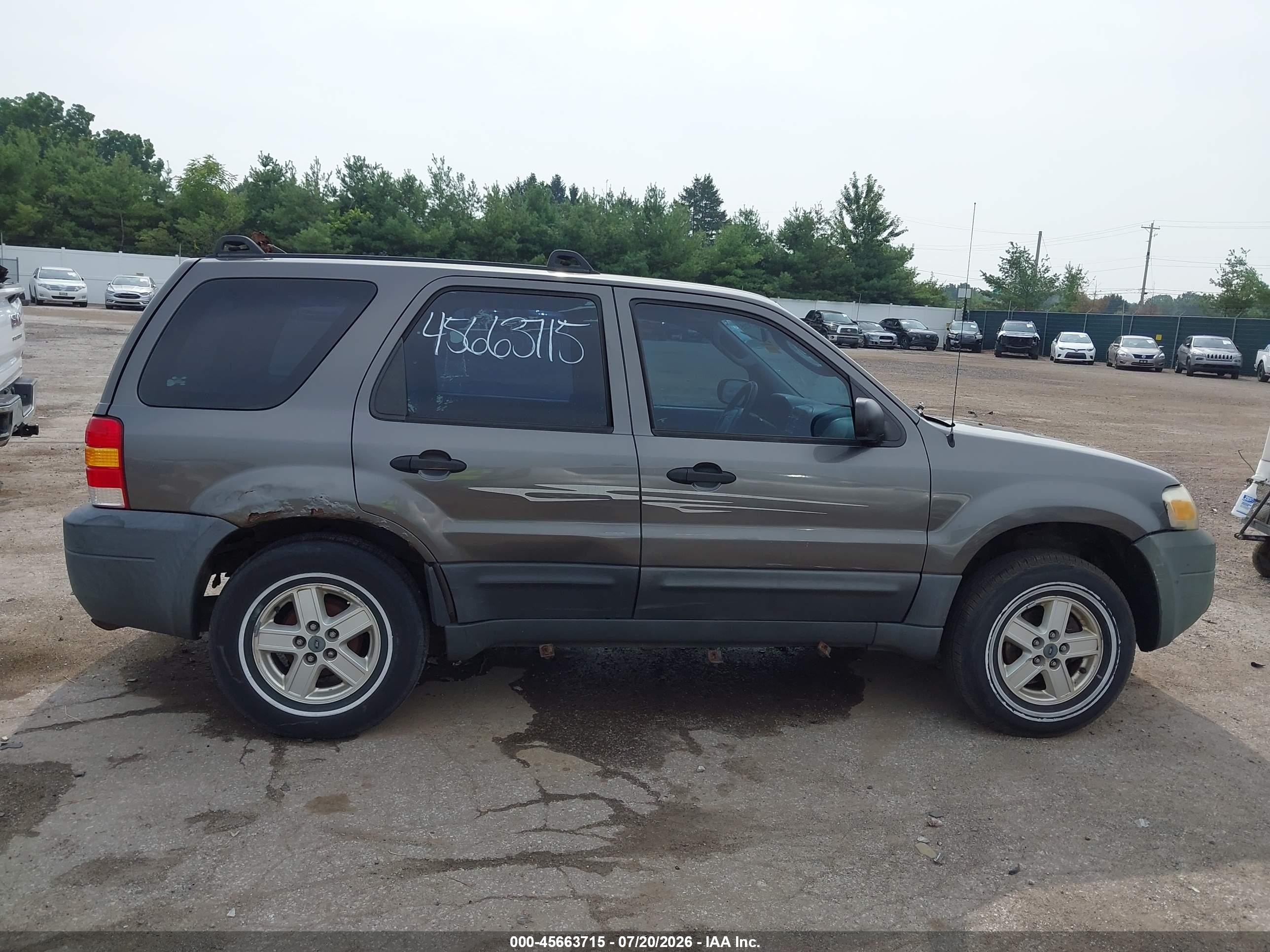 2005 Ford Escape Xls Gray vin: 1FMYU02Z65KA47897