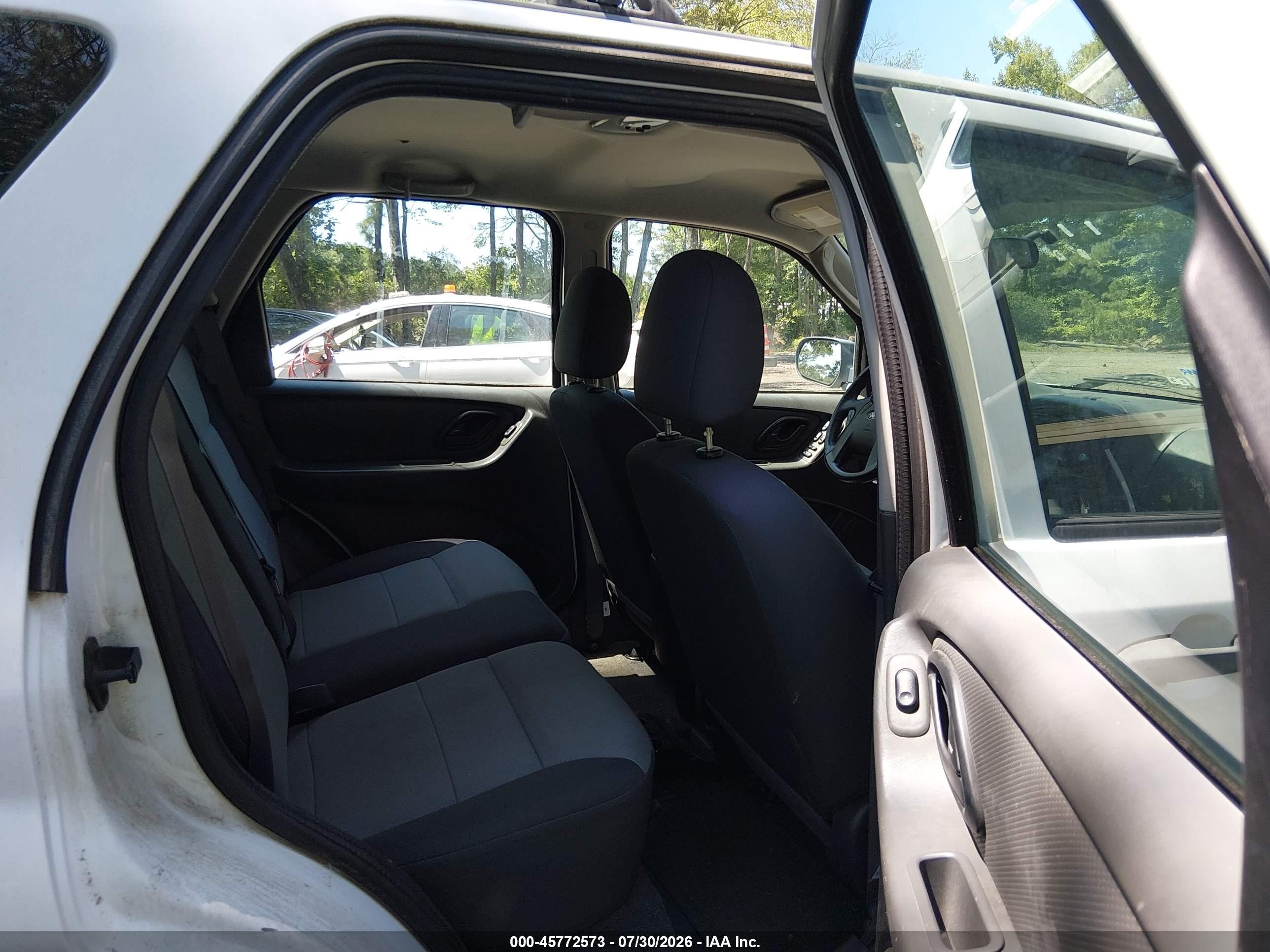 2007 Ford Escape Xls/xls Manual White vin: 1FMYU02Z67KB28675