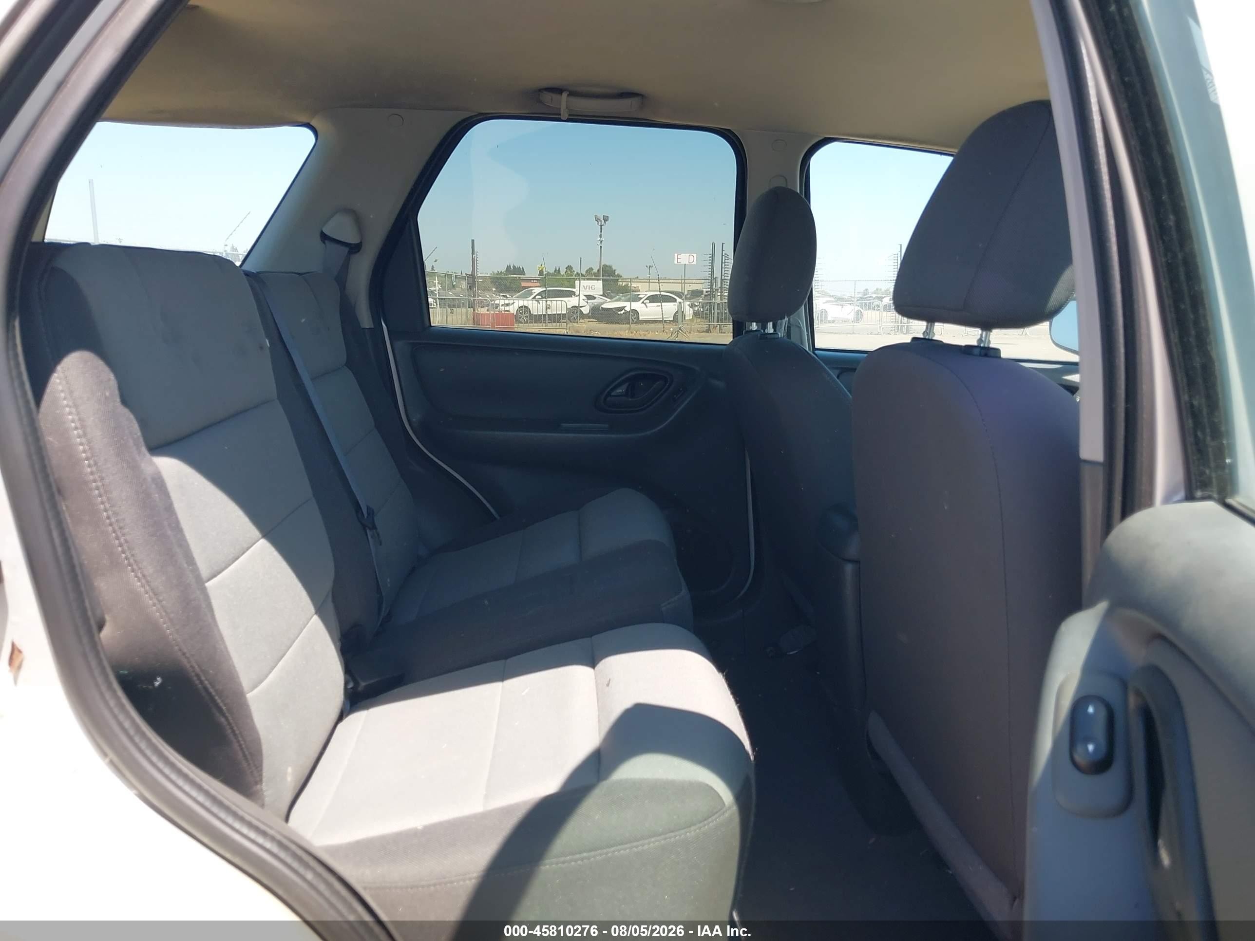 2005 Ford Escape Xls Silver vin: 1FMYU02ZX5KA84225