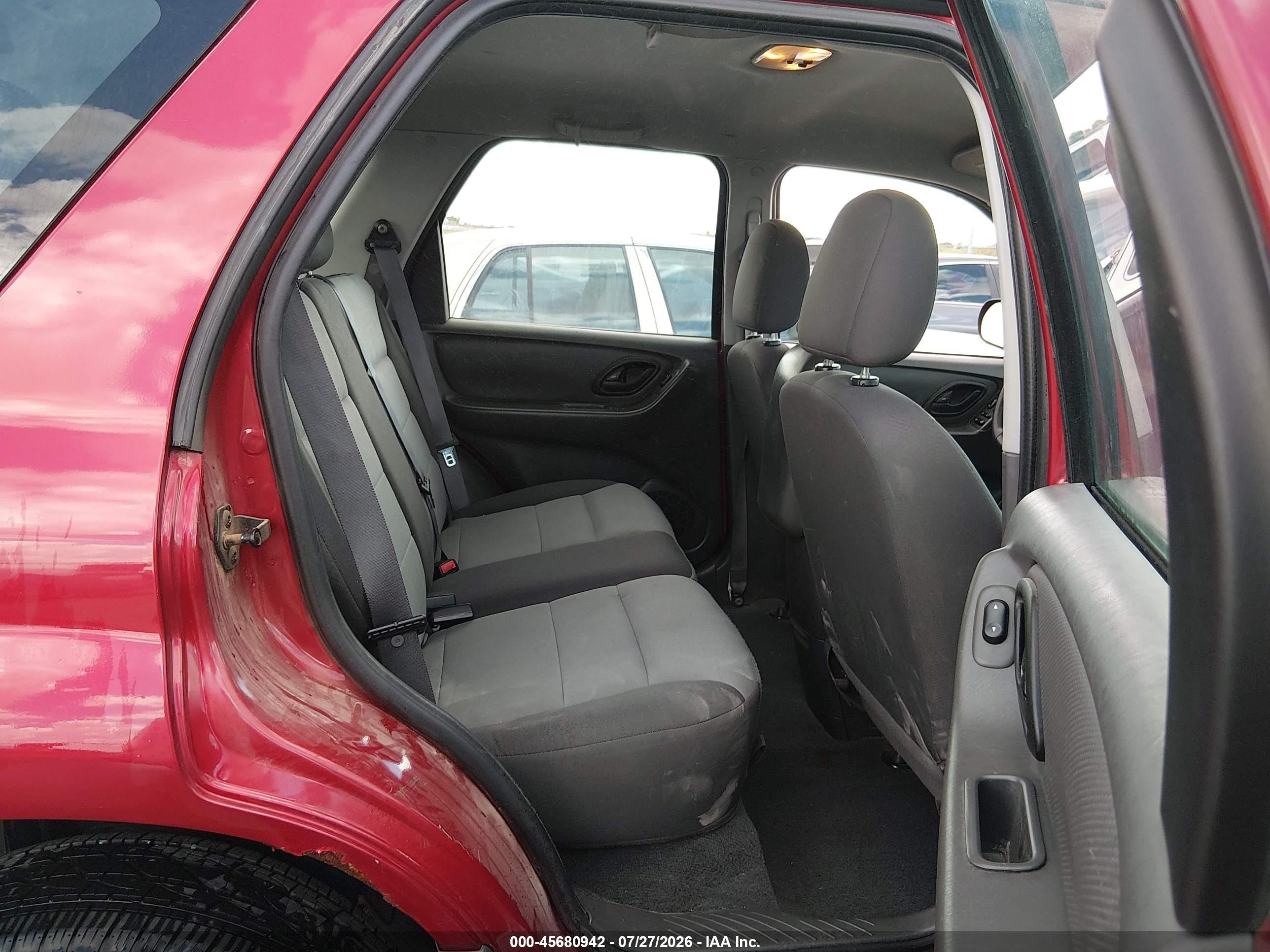 2005 Ford Escape Xls Red vin: 1FMYU02ZX5KE49020