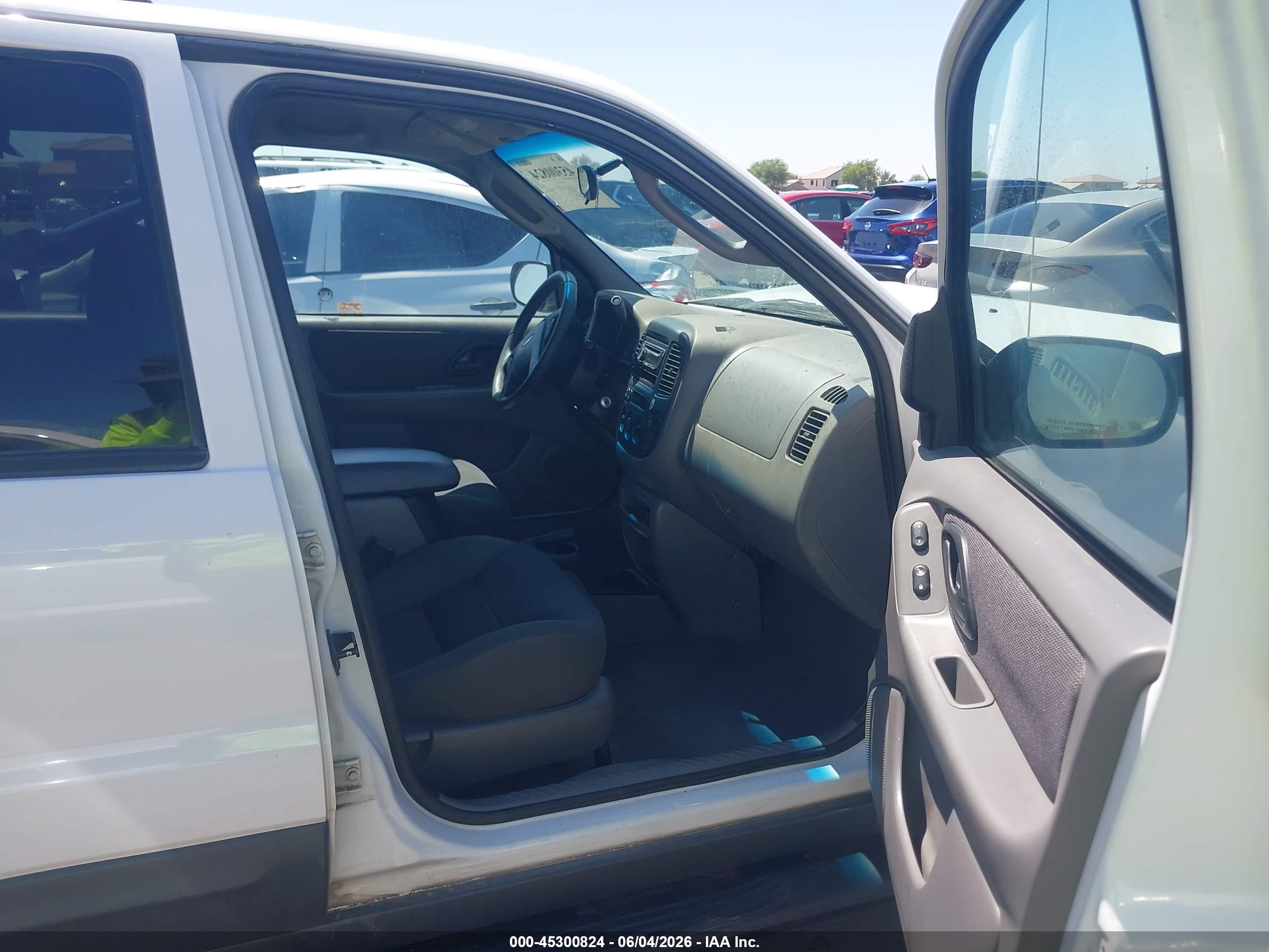 2001 Ford Escape Xlt White vin: 1FMYU03111KC23340