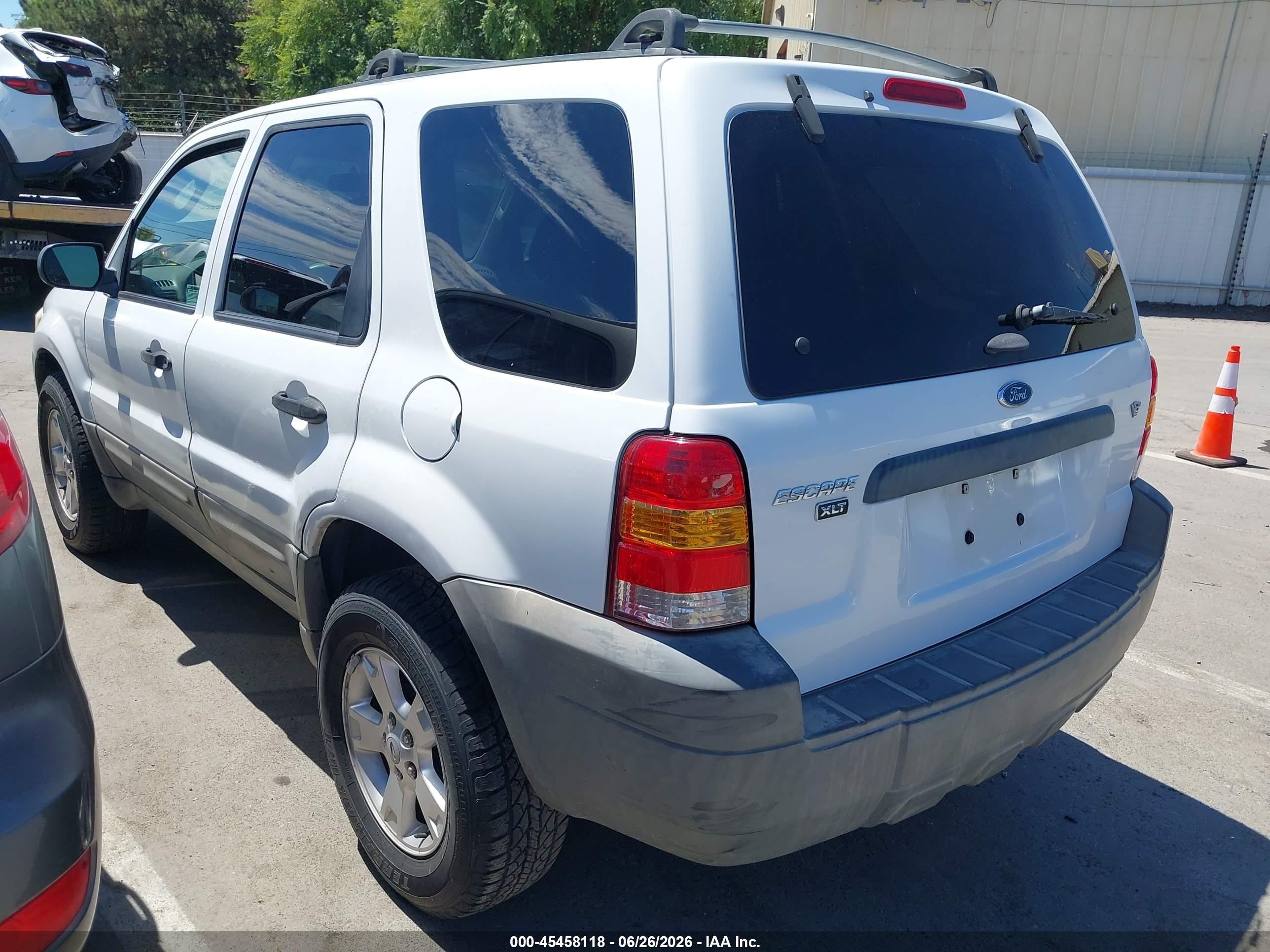 2005 Ford Escape Xlt White vin: 1FMYU03125KB23950