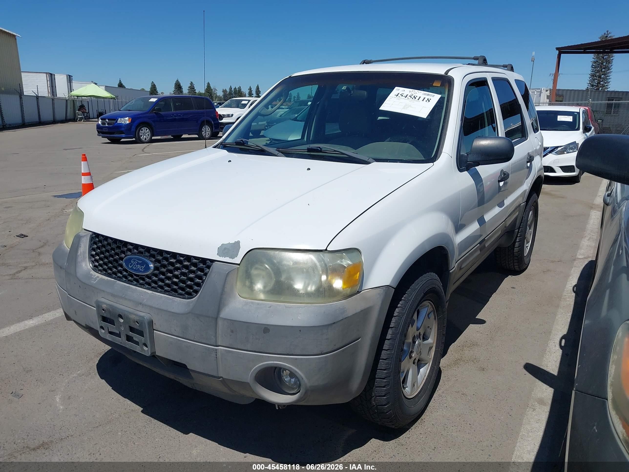 2005 Ford Escape Xlt White vin: 1FMYU03125KB23950