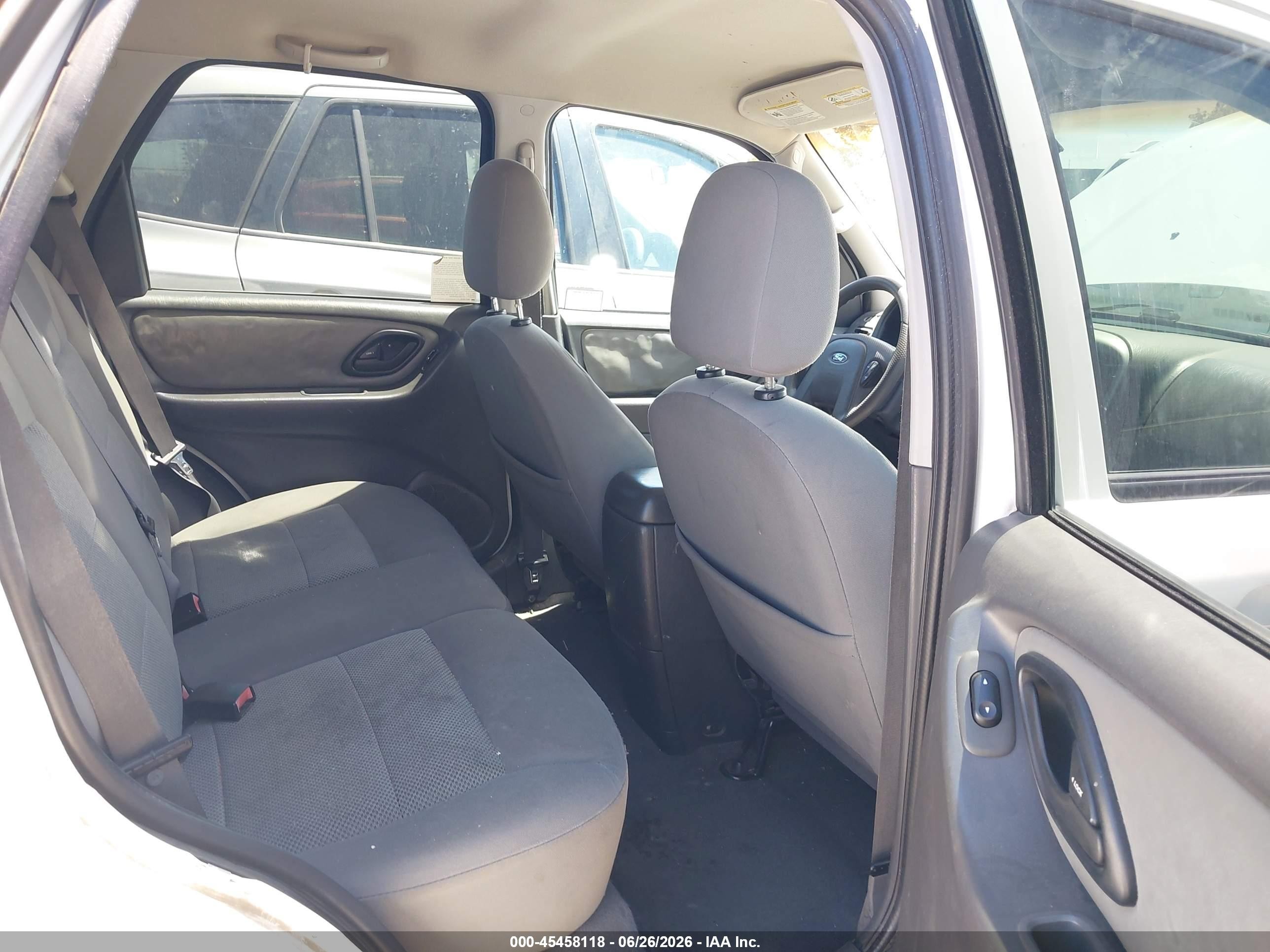 2005 Ford Escape Xlt White vin: 1FMYU03125KB23950