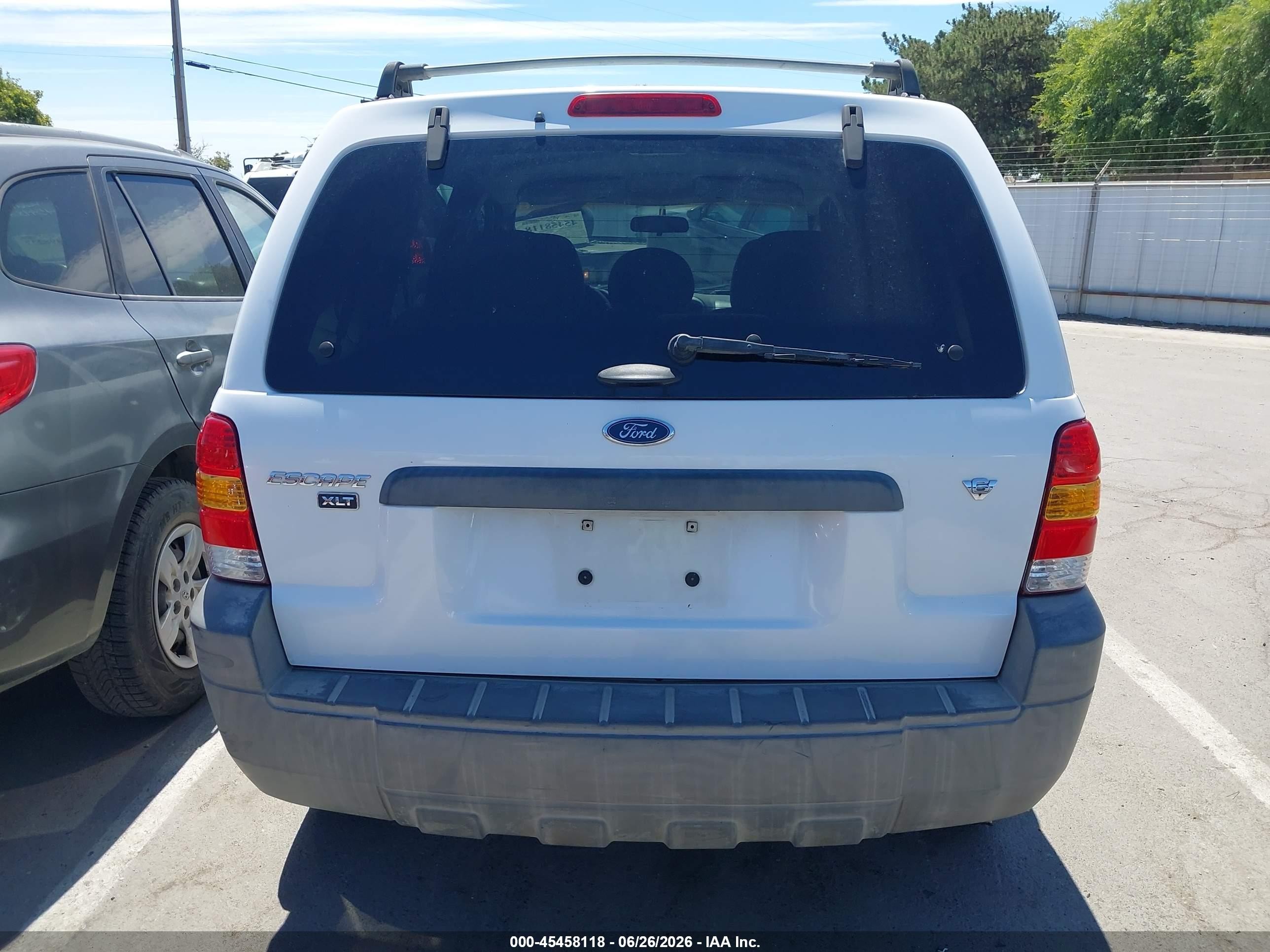 2005 Ford Escape Xlt White vin: 1FMYU03125KB23950