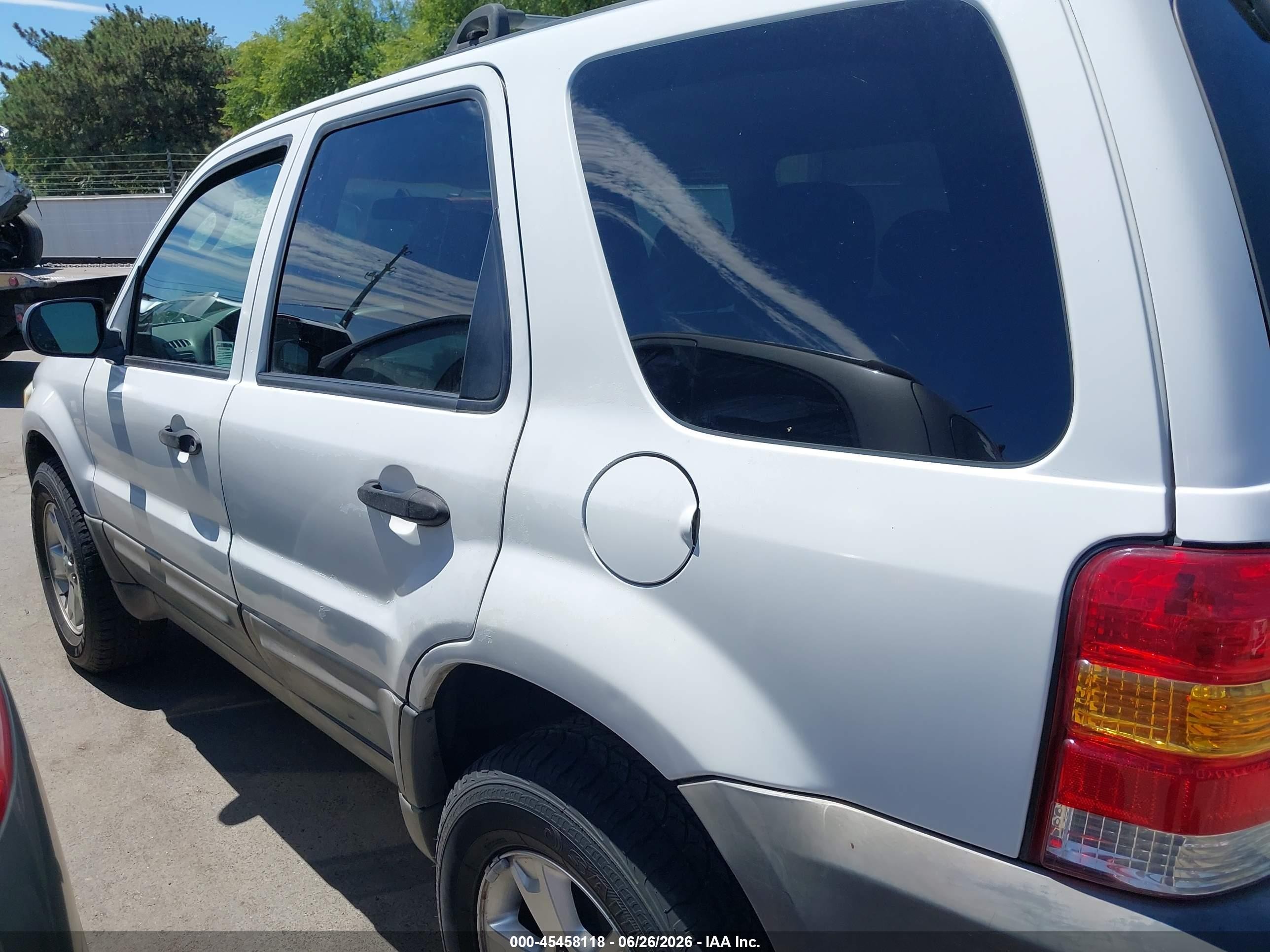 2005 Ford Escape Xlt White vin: 1FMYU03125KB23950