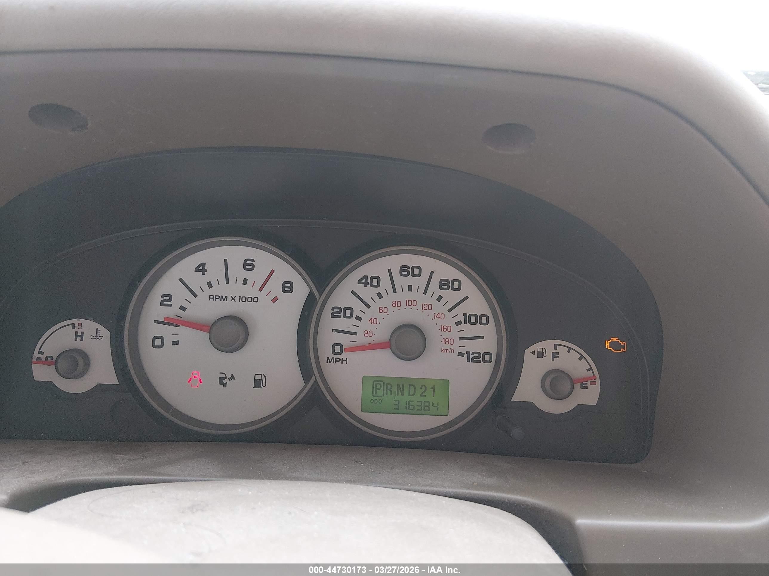2005 Ford Escape Xlt White vin: 1FMYU03145KD13930