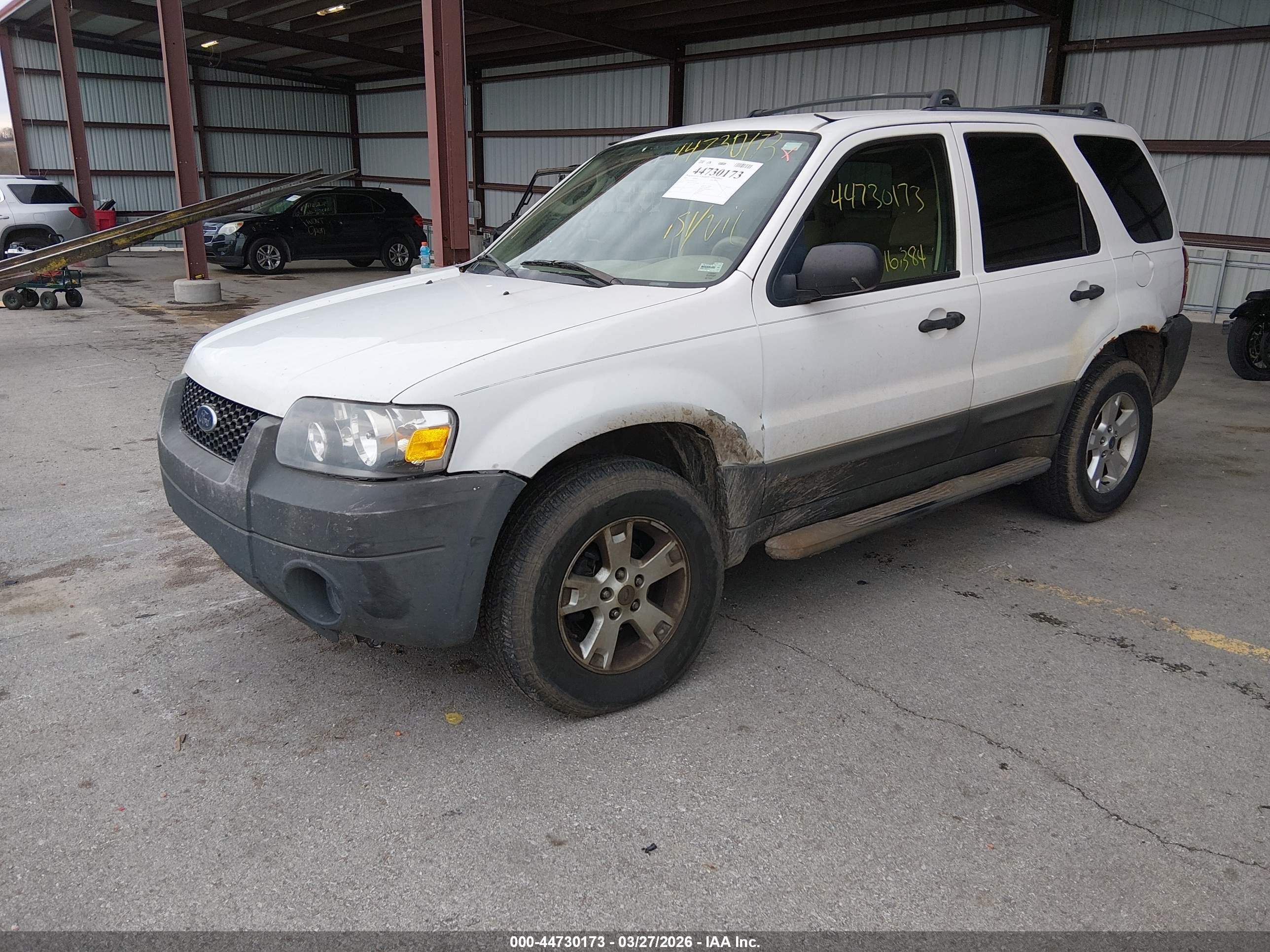 2005 Ford Escape Xlt White vin: 1FMYU03145KD13930