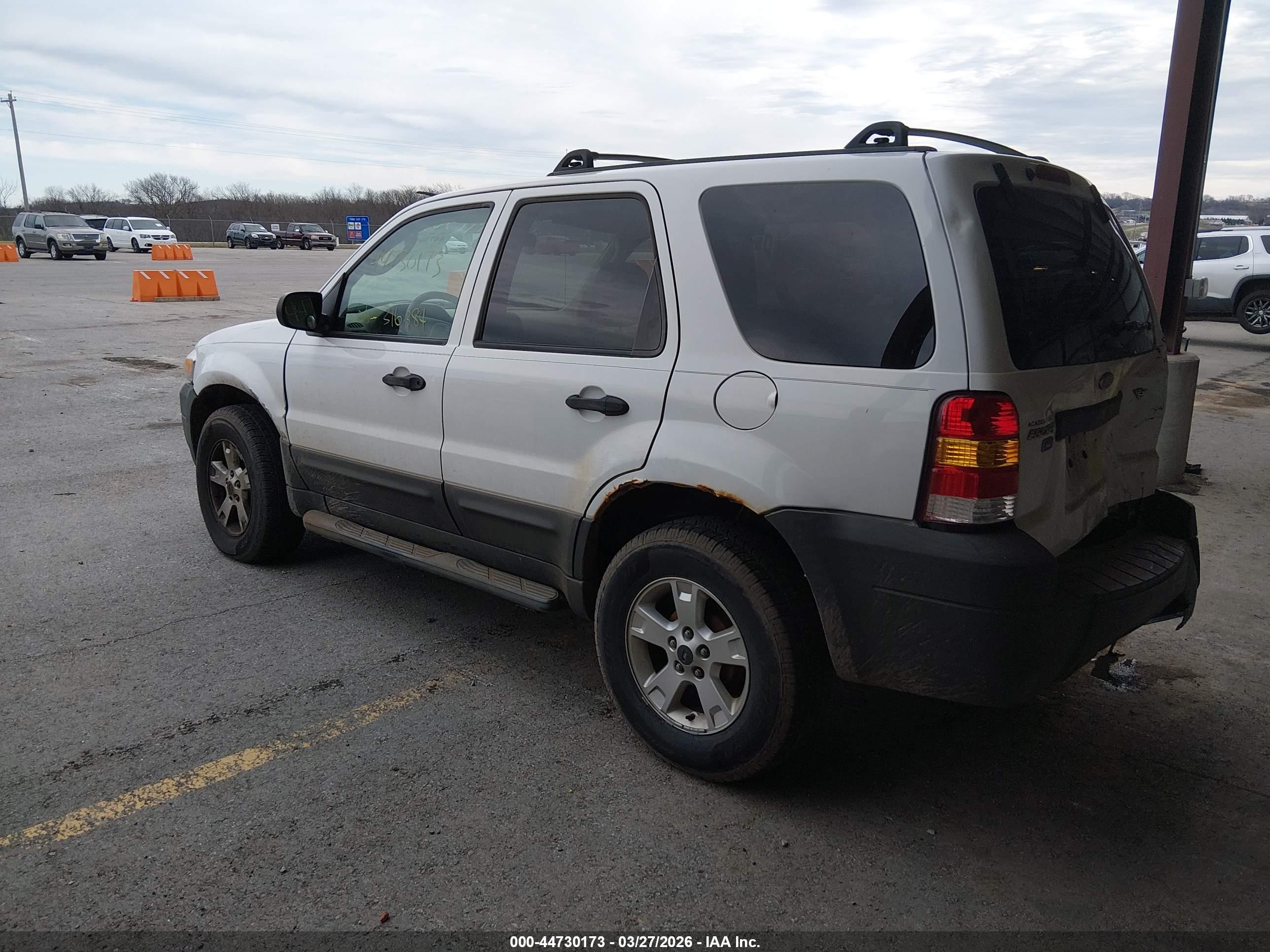 2005 Ford Escape Xlt White vin: 1FMYU03145KD13930