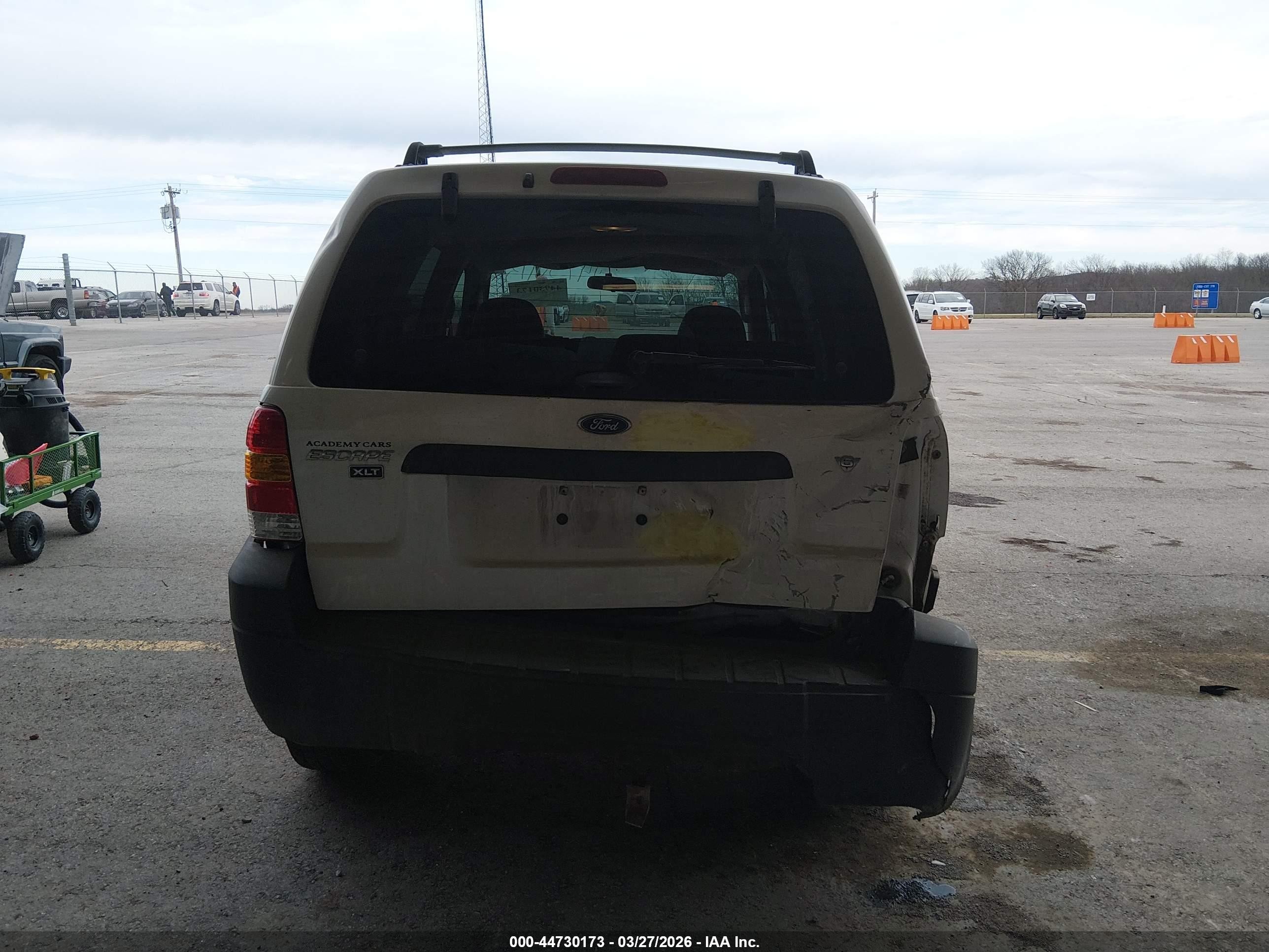 2005 Ford Escape Xlt White vin: 1FMYU03145KD13930