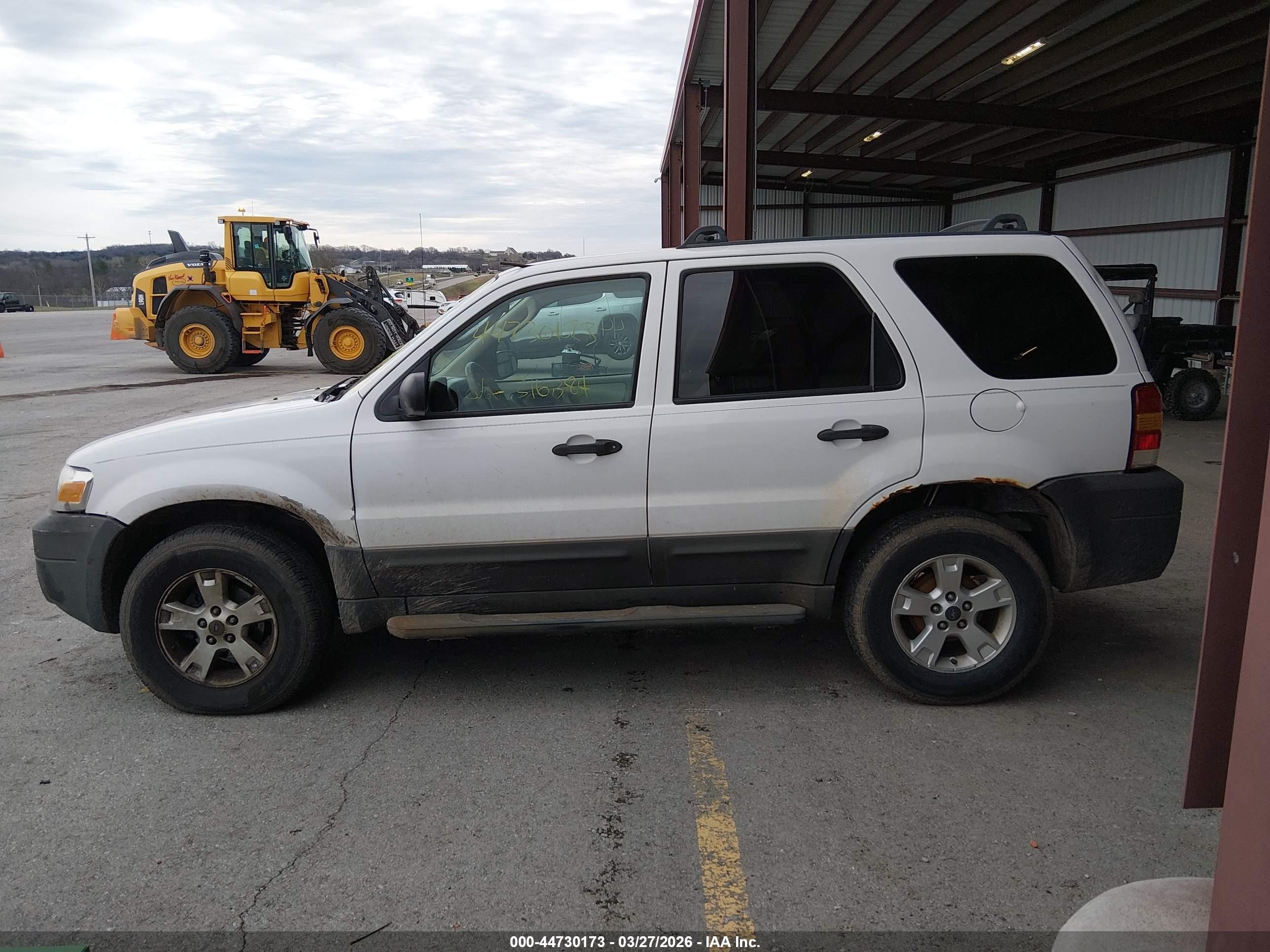 2005 Ford Escape Xlt White vin: 1FMYU03145KD13930