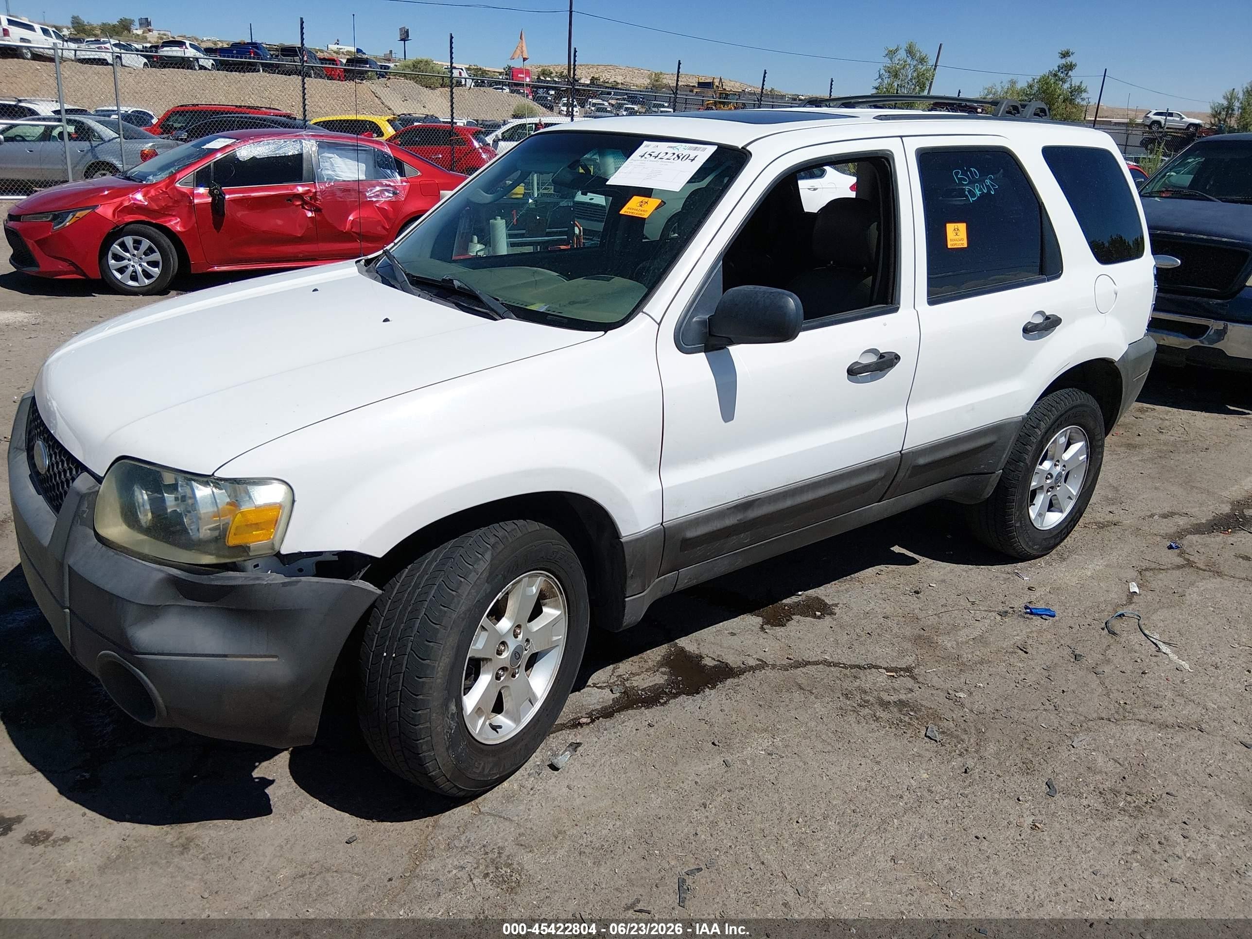 2005 Ford Escape Xlt Белый vin: 1FMYU03145KD41677