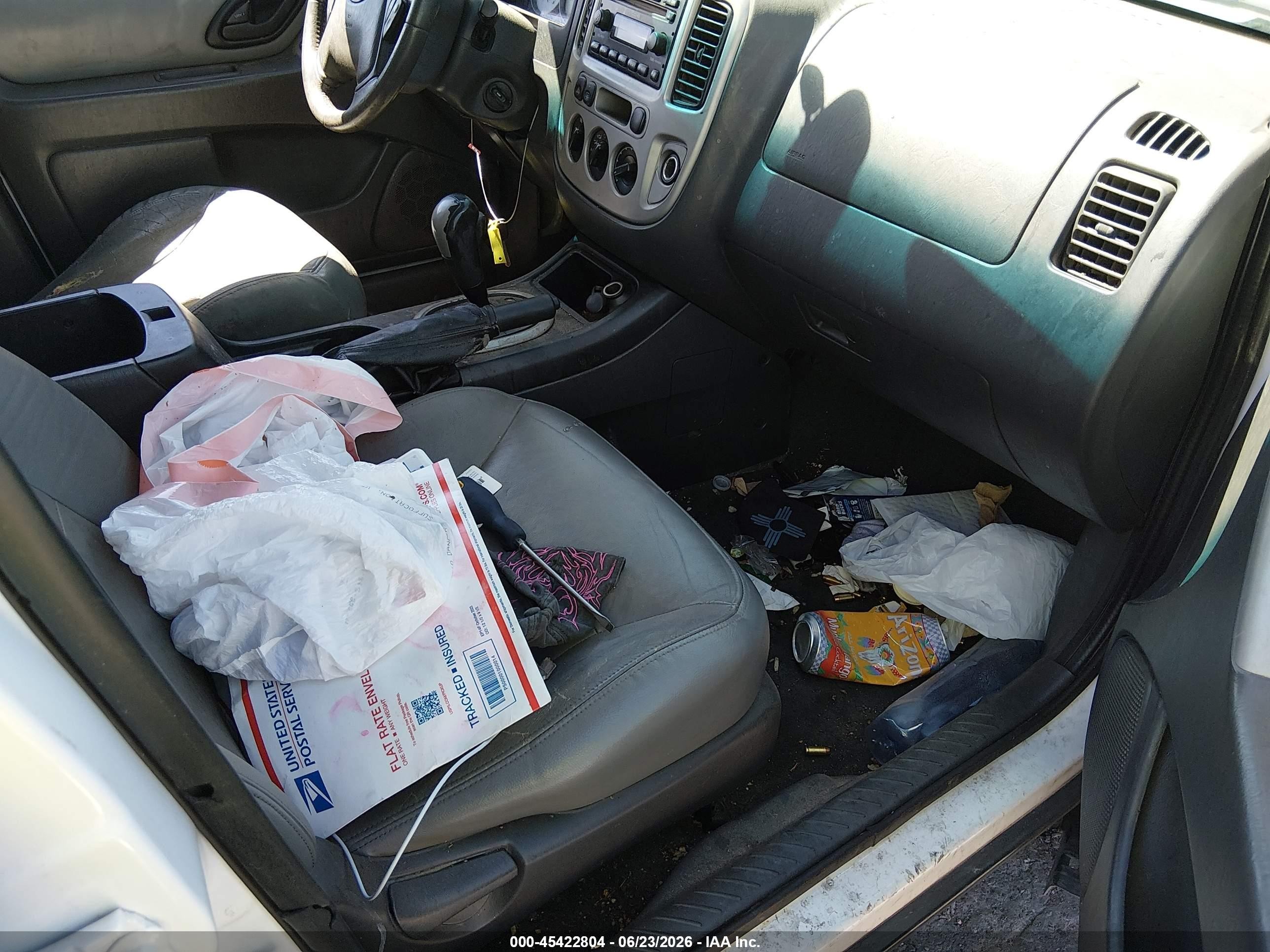 2005 Ford Escape Xlt Белый vin: 1FMYU03145KD41677