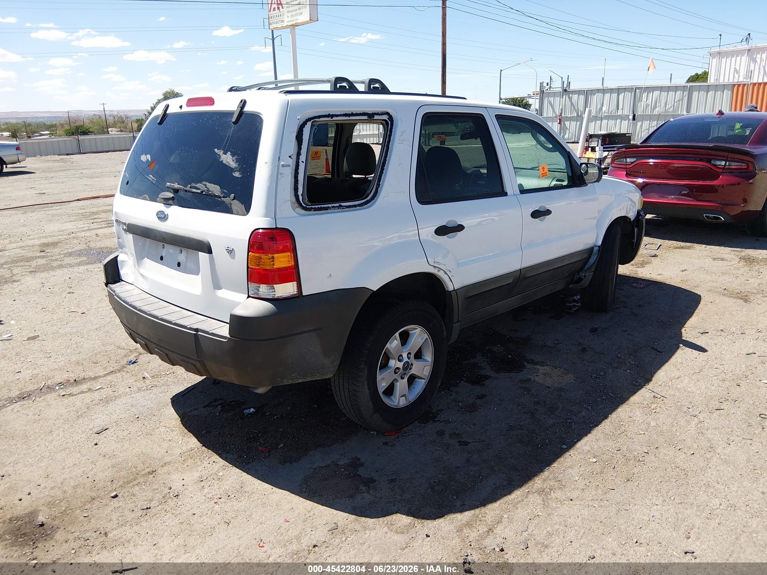 2005 Ford Escape Xlt Белый vin: 1FMYU03145KD41677