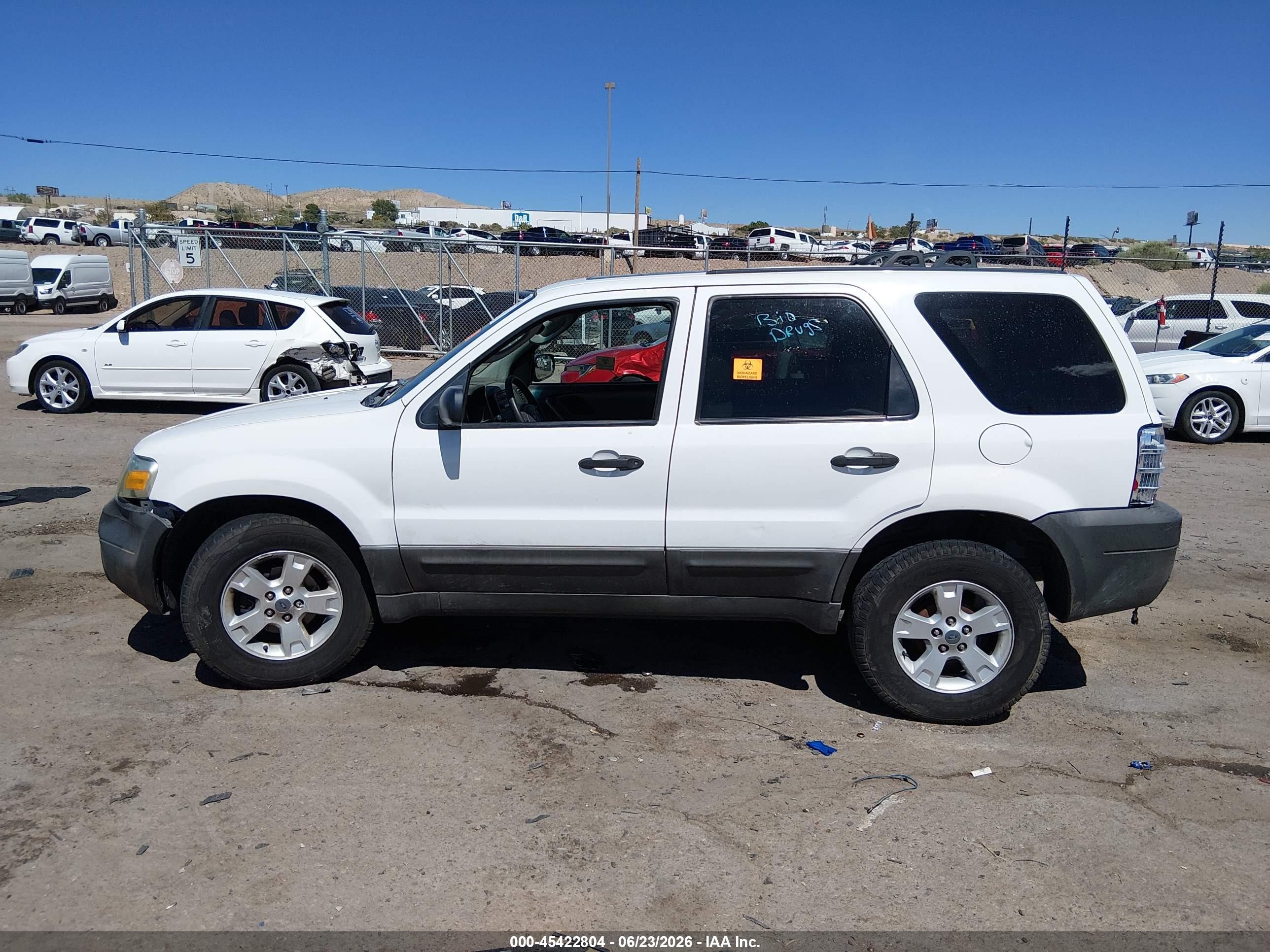2005 Ford Escape Xlt Белый vin: 1FMYU03145KD41677