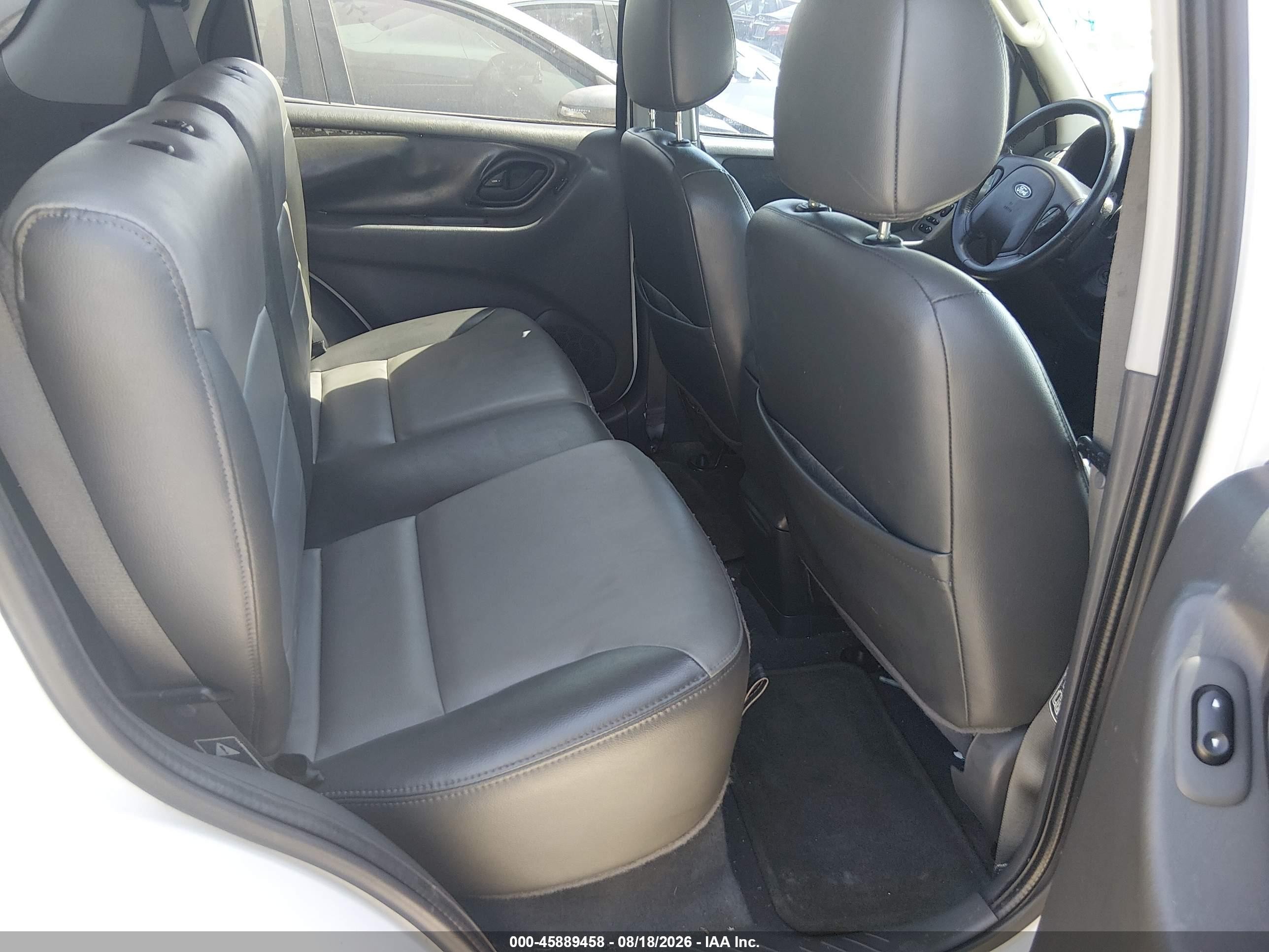 2004 Ford Escape Xlt White vin: 1FMYU03154KA19371
