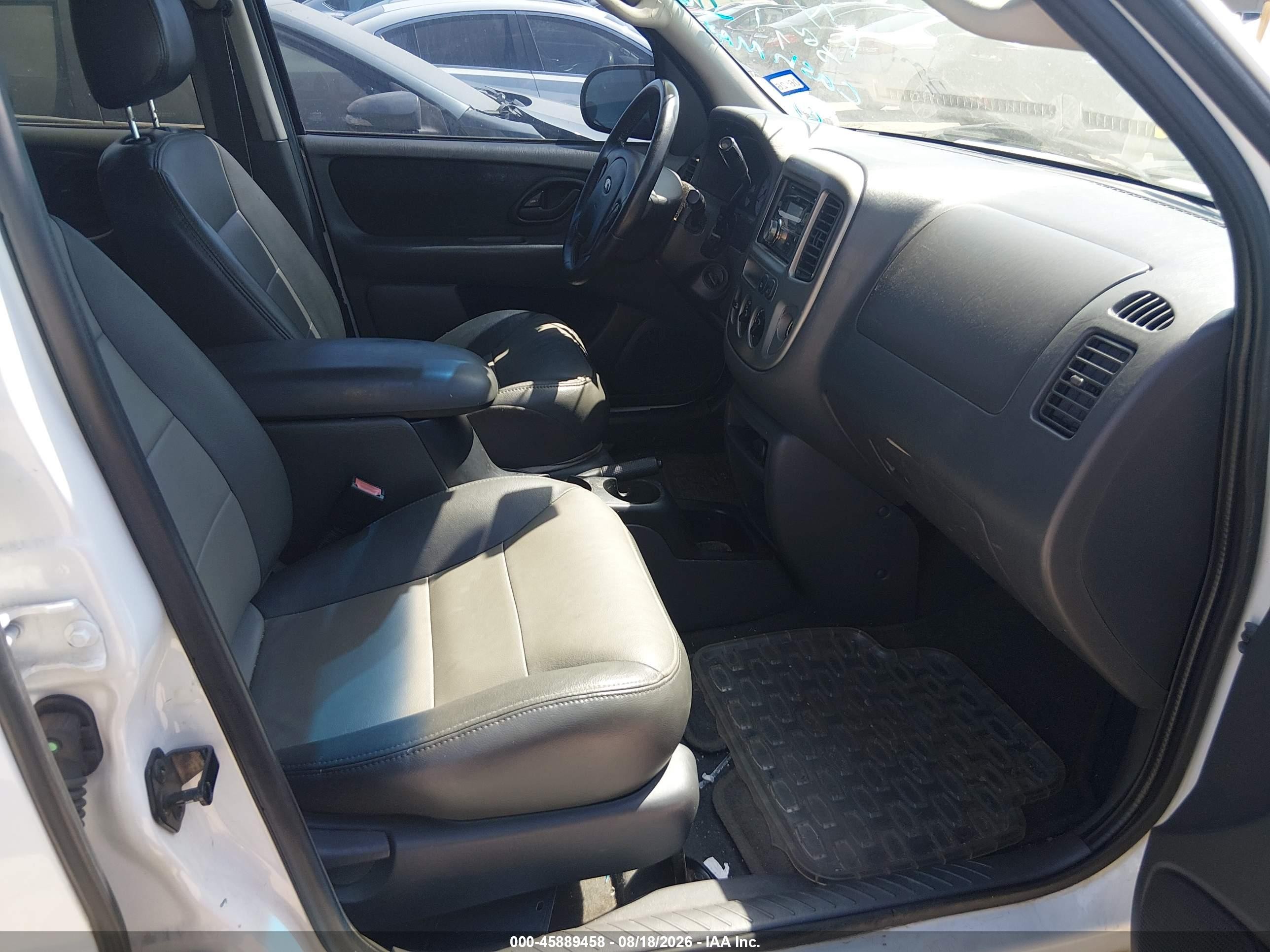 2004 Ford Escape Xlt White vin: 1FMYU03154KA19371