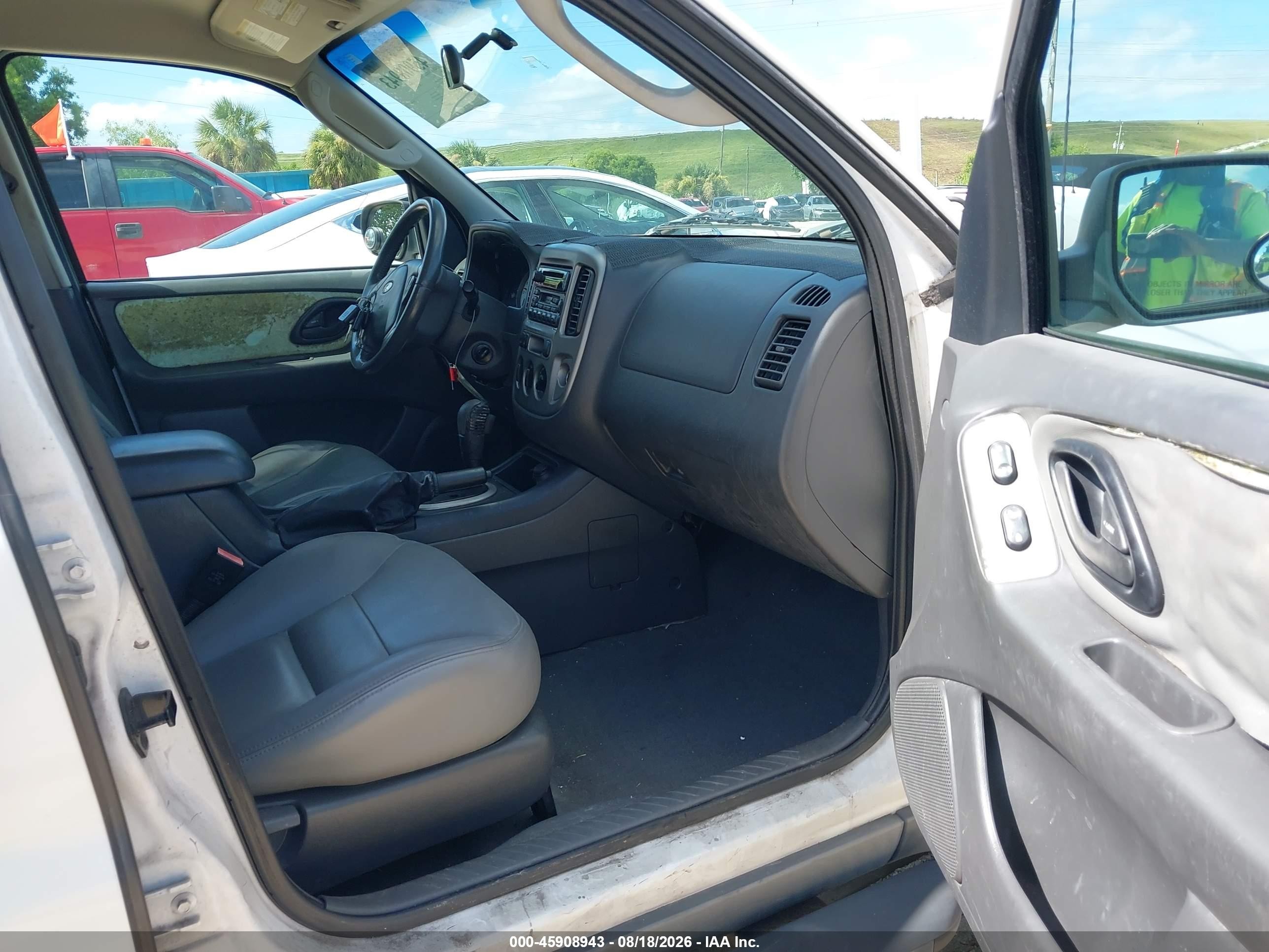 2005 Ford Escape Xlt White vin: 1FMYU03165KA36780