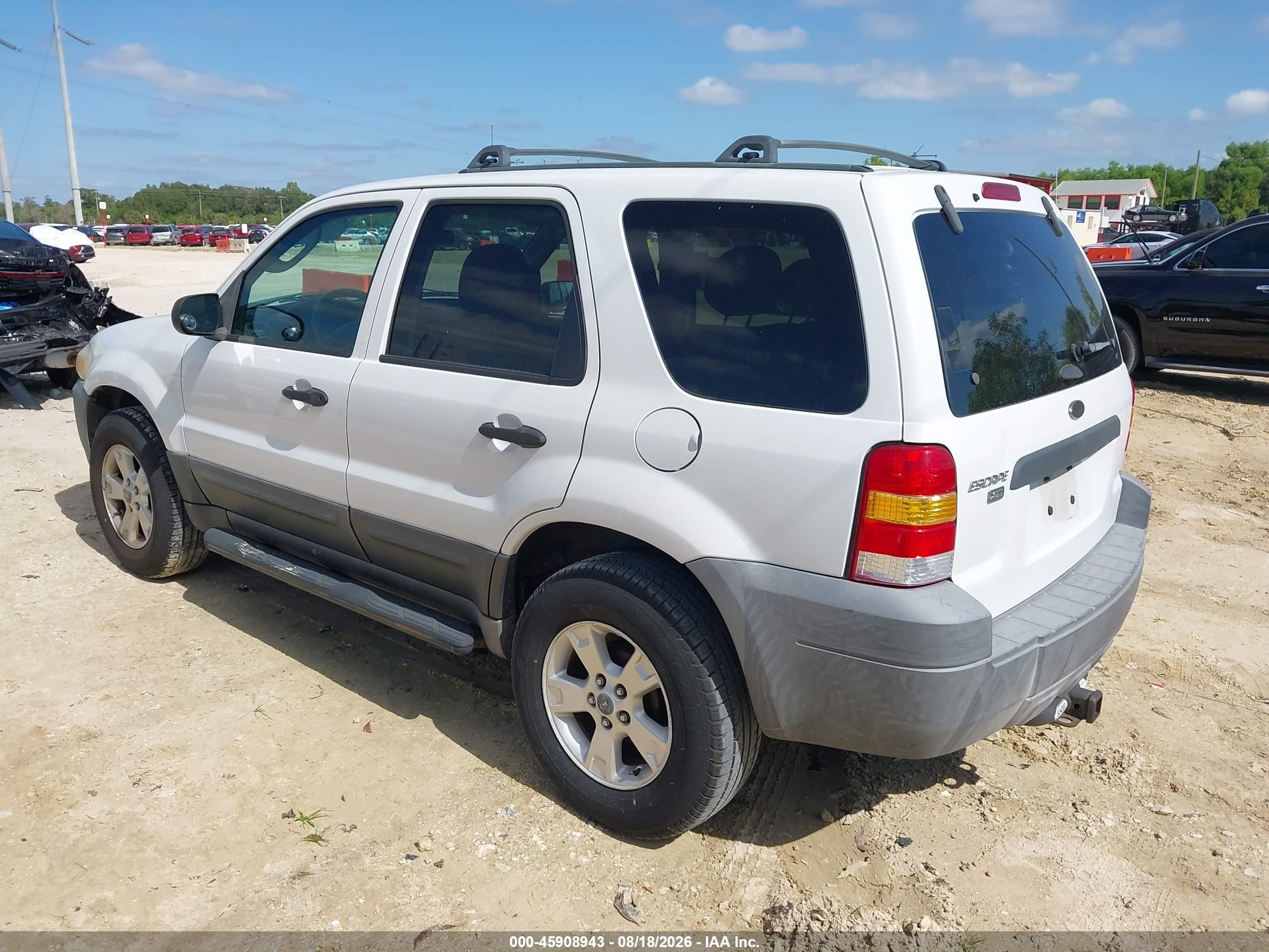 2005 Ford Escape Xlt White vin: 1FMYU03165KA36780