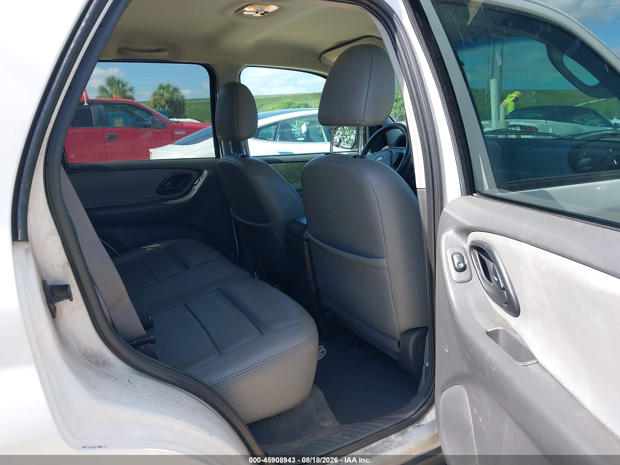 2005 Ford Escape Xlt White vin: 1FMYU03165KA36780