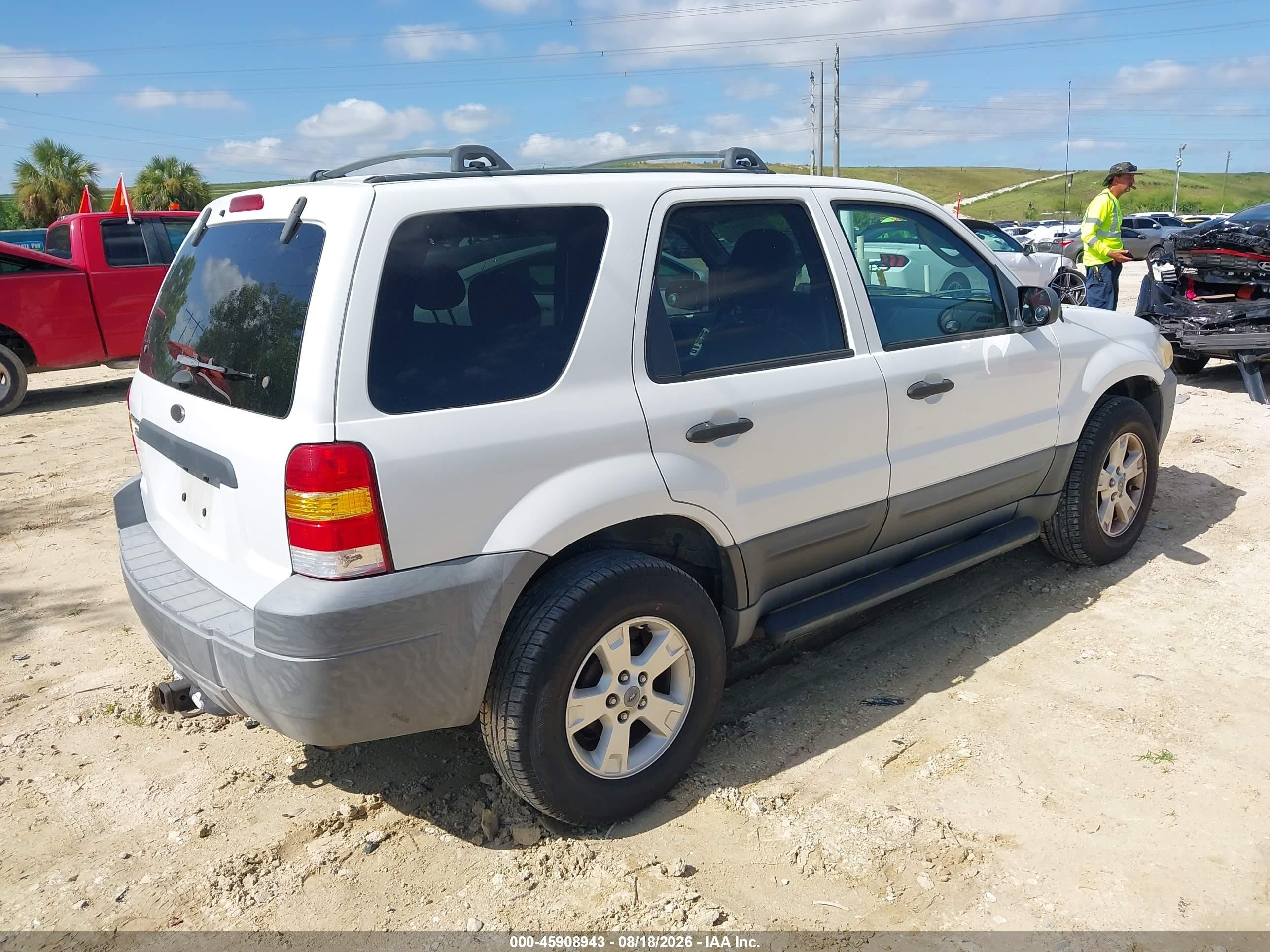 2005 Ford Escape Xlt White vin: 1FMYU03165KA36780