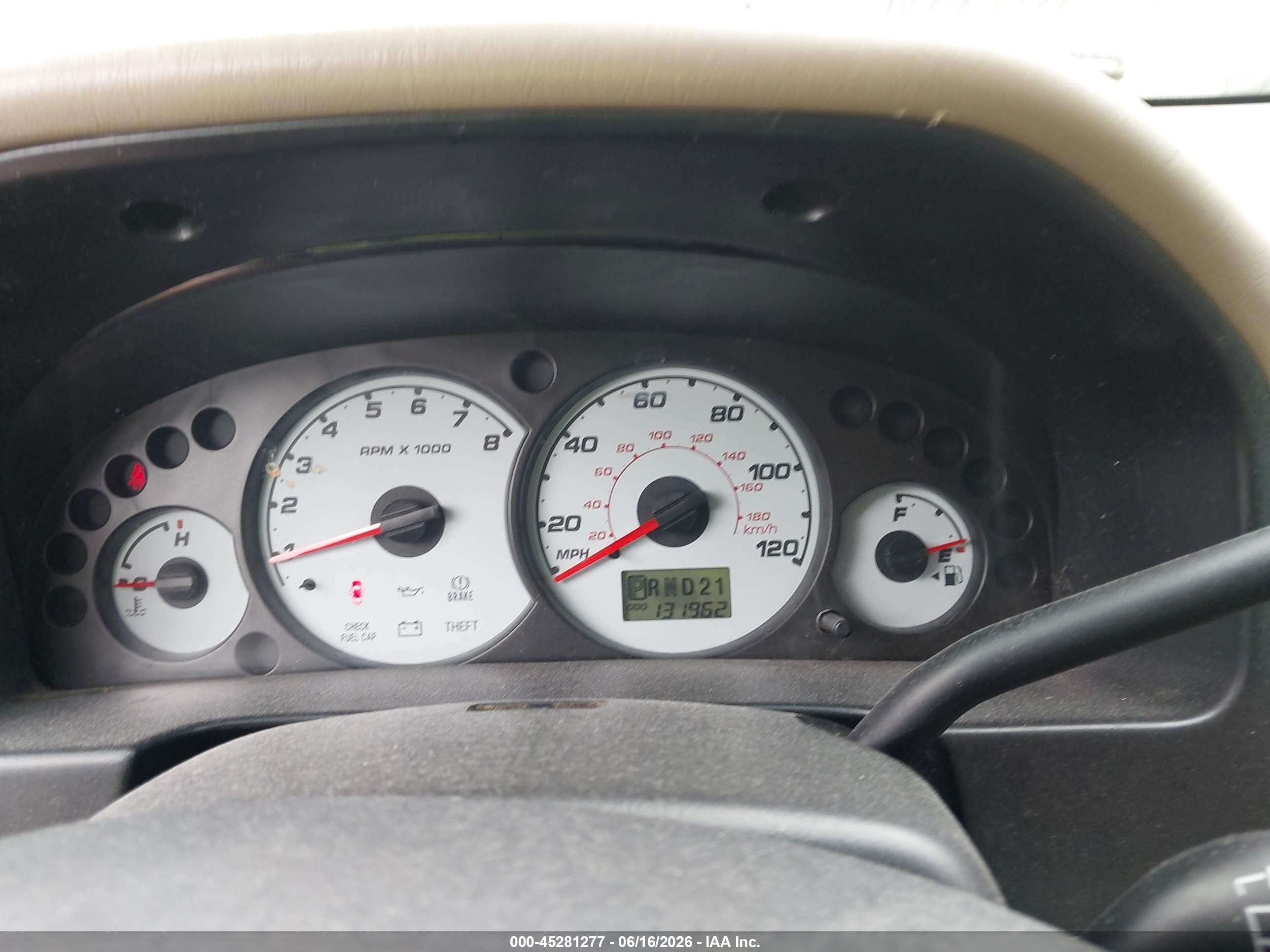 2004 Ford Escape Xlt White vin: 1FMYU03174DA15939