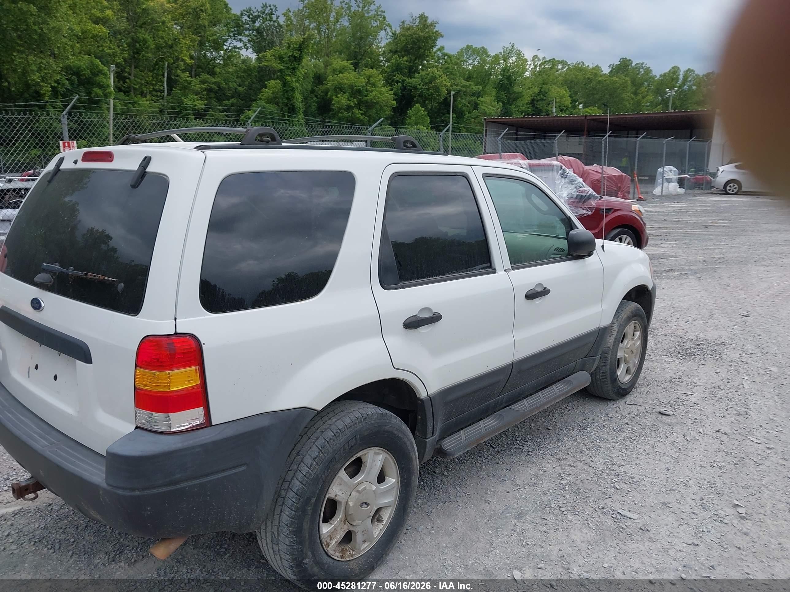 2004 Ford Escape Xlt White vin: 1FMYU03174DA15939