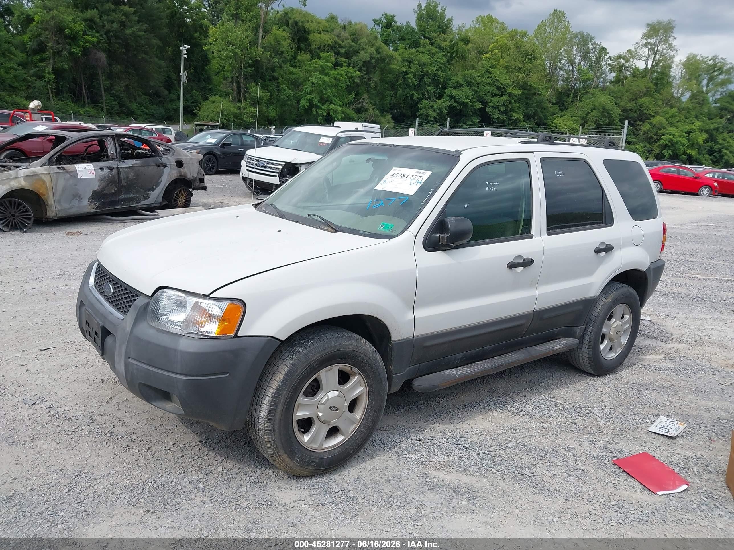 2004 Ford Escape Xlt White vin: 1FMYU03174DA15939
