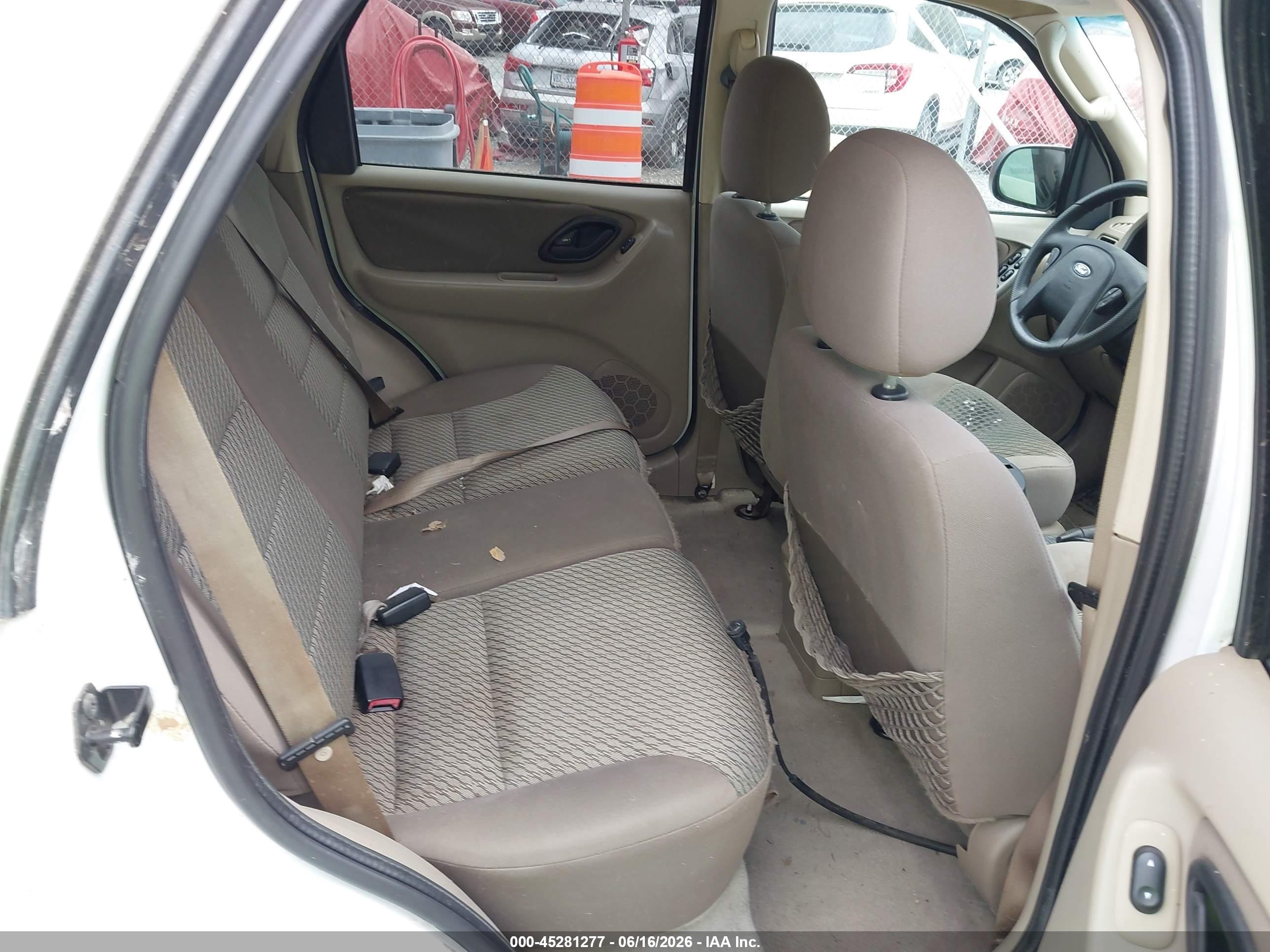 2004 Ford Escape Xlt White vin: 1FMYU03174DA15939