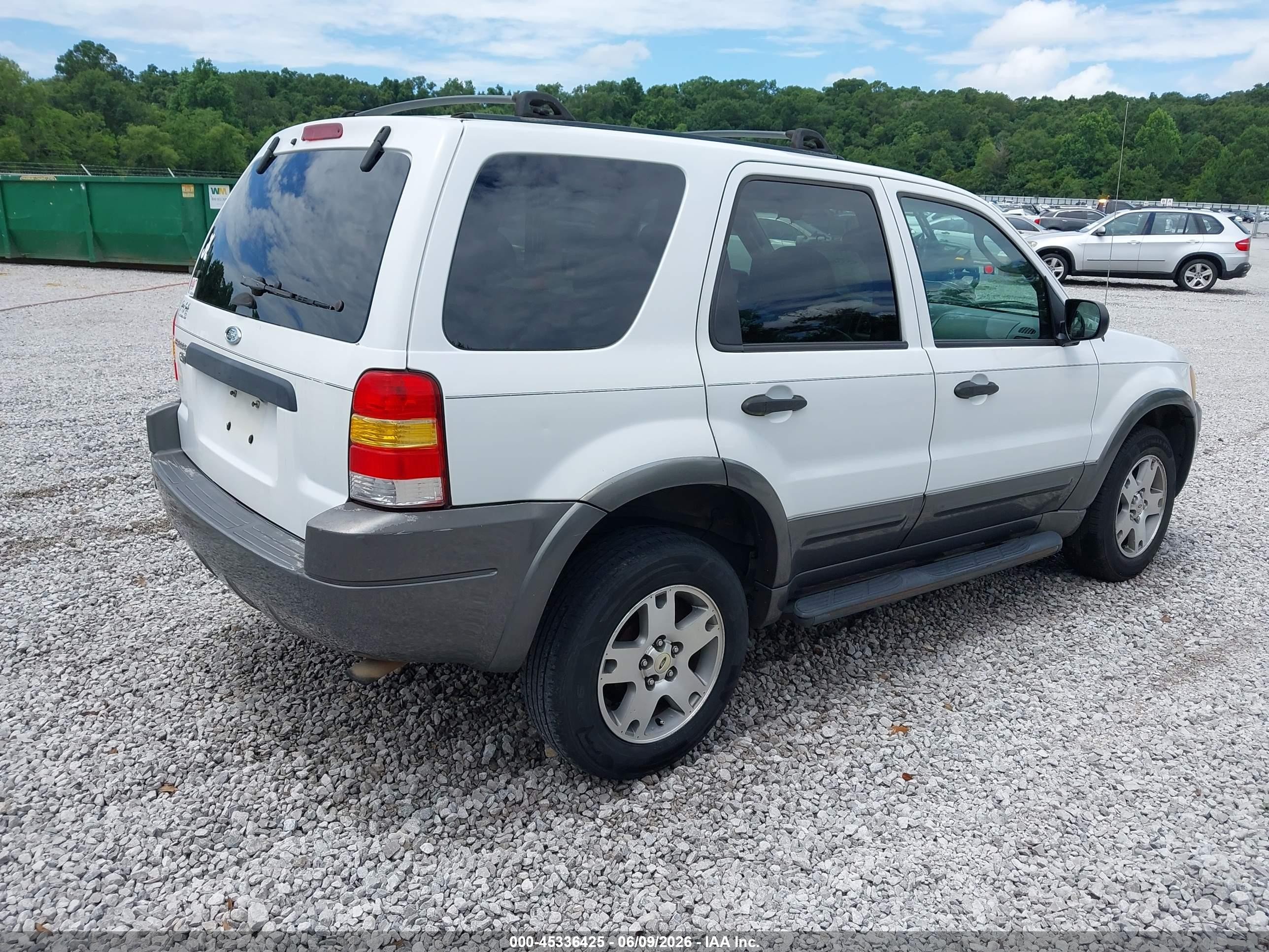 2004 Ford Escape Xlt White vin: 1FMYU03174KA80852