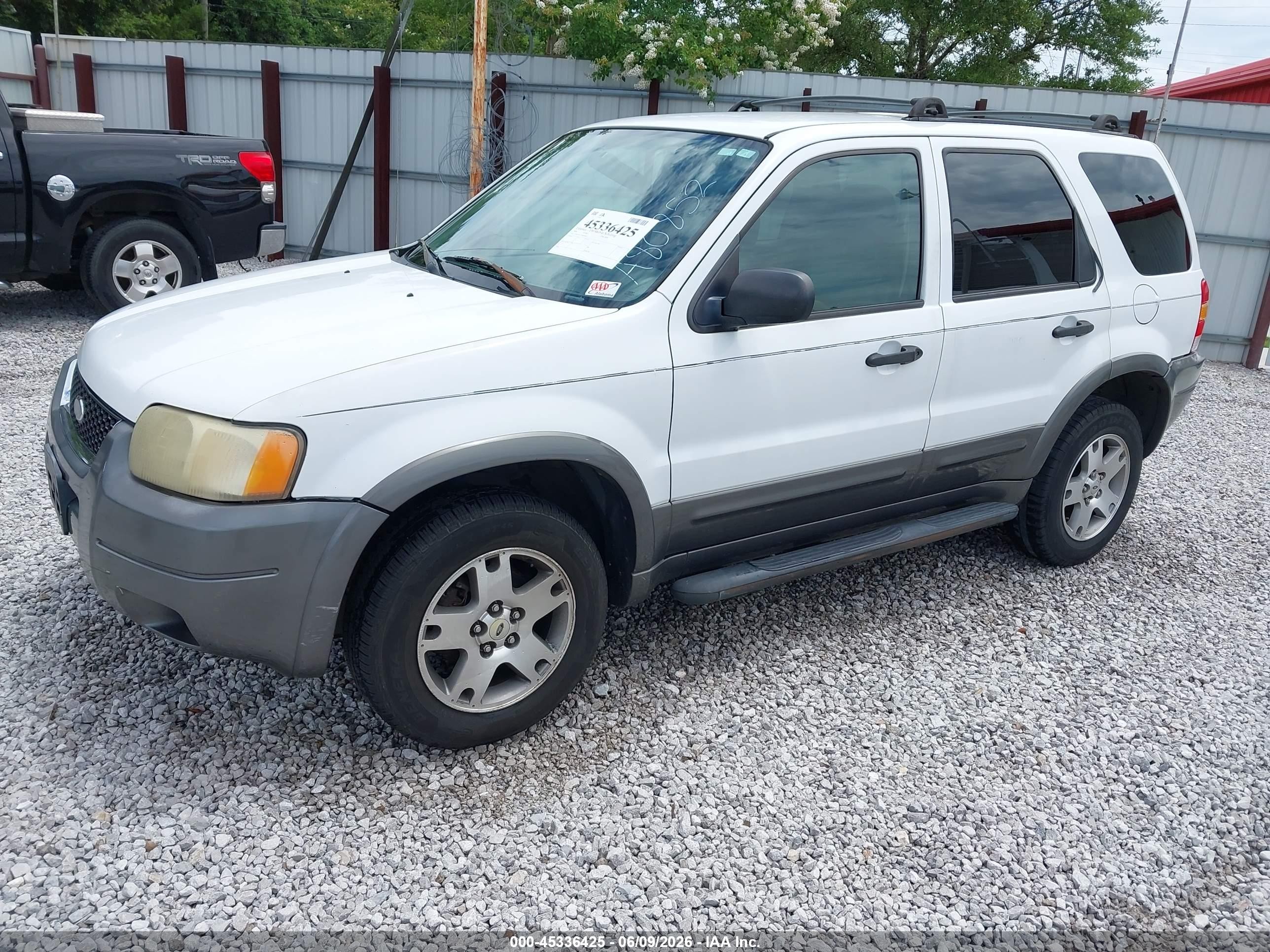 2004 Ford Escape Xlt White vin: 1FMYU03174KA80852