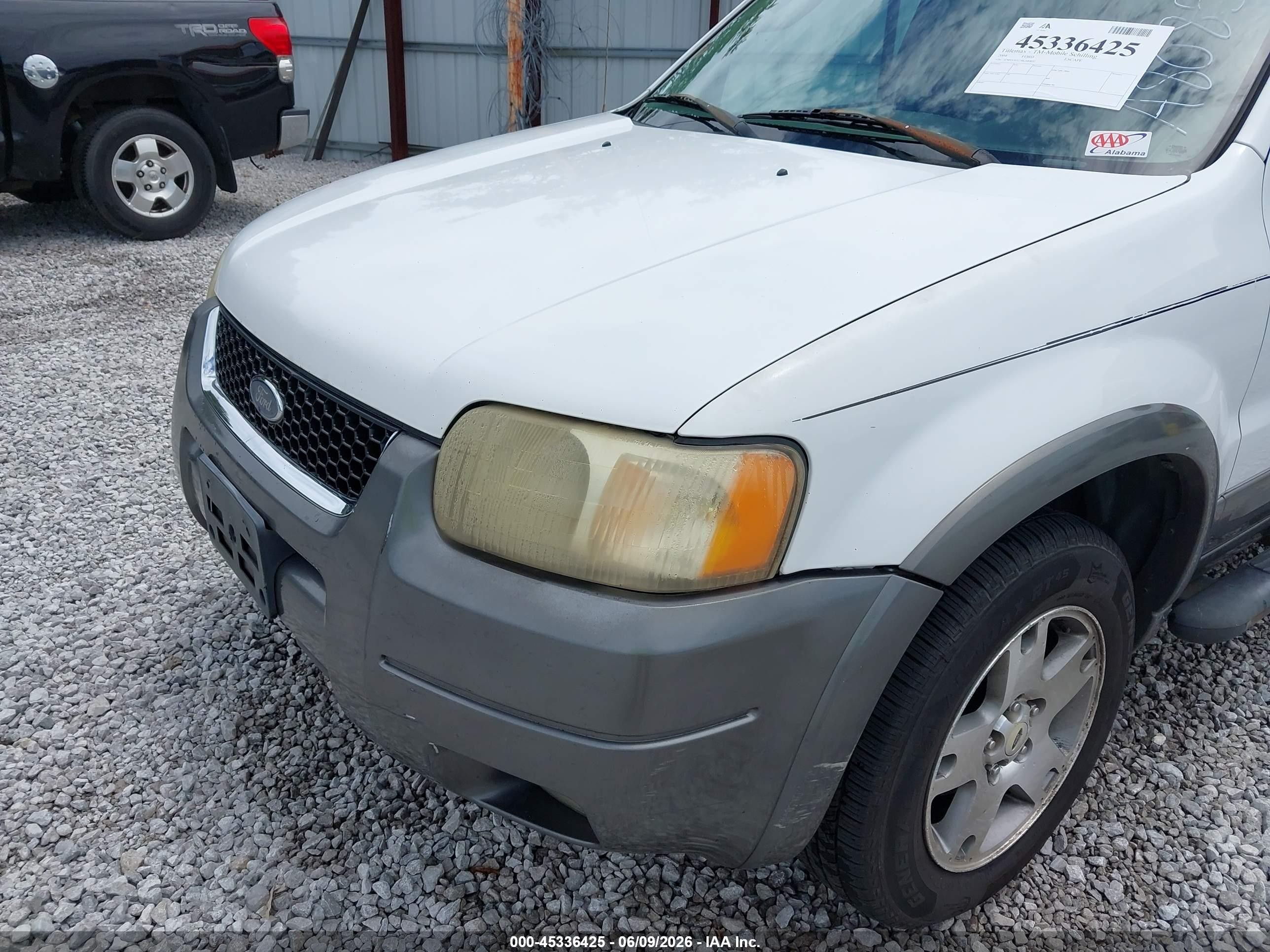 2004 Ford Escape Xlt White vin: 1FMYU03174KA80852