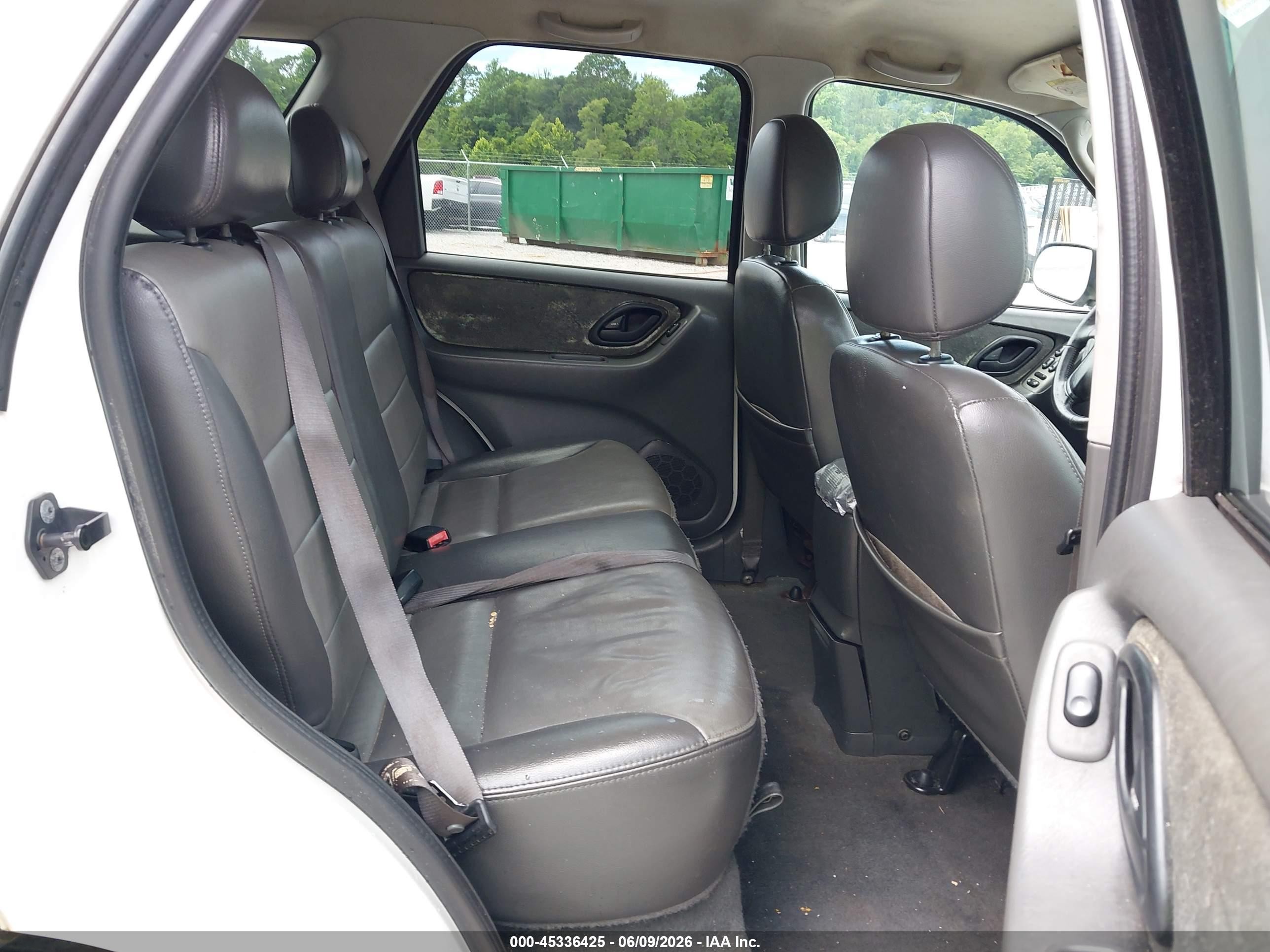 2004 Ford Escape Xlt White vin: 1FMYU03174KA80852
