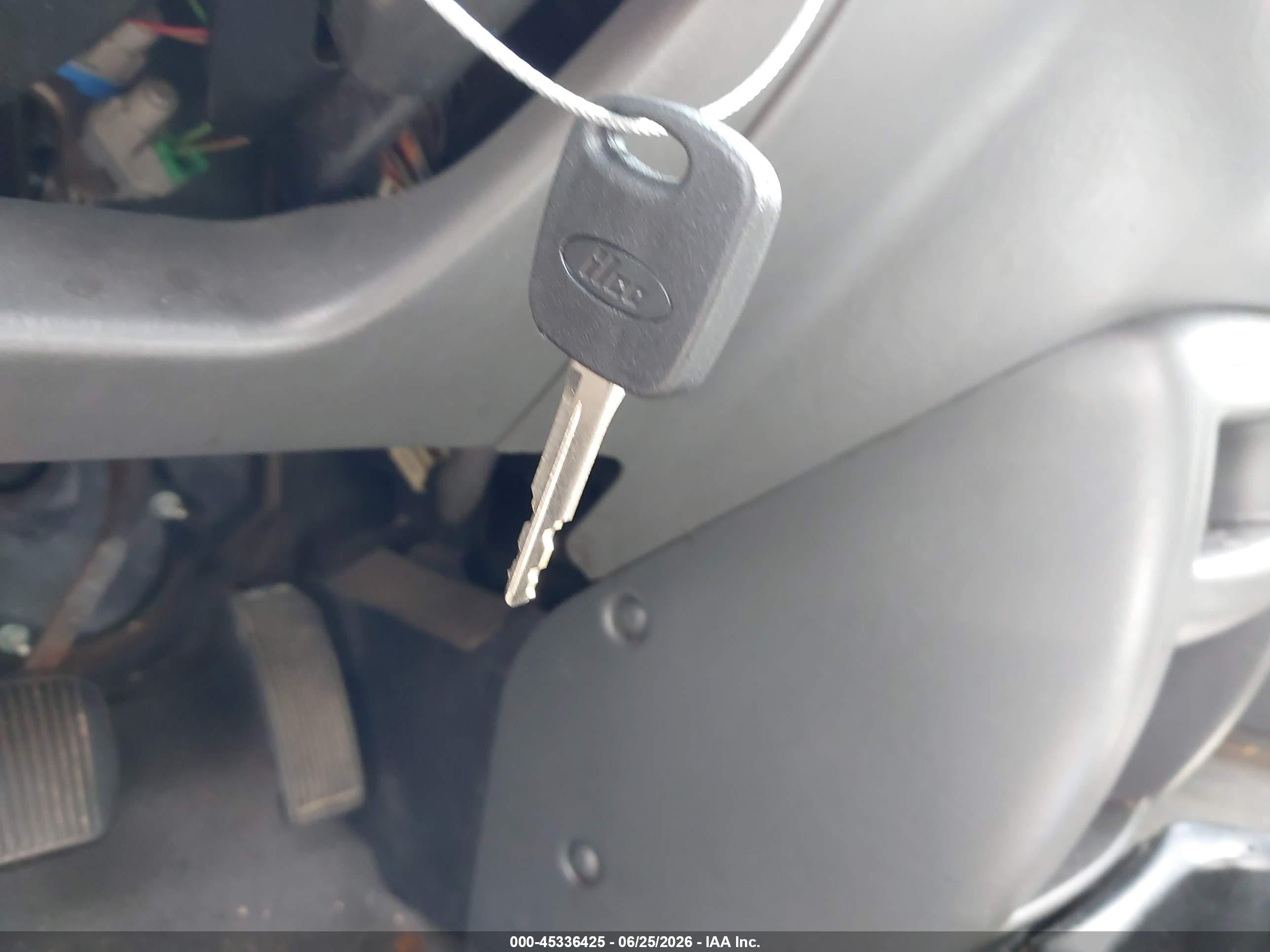 2004 Ford Escape Xlt White vin: 1FMYU03174KA80852
