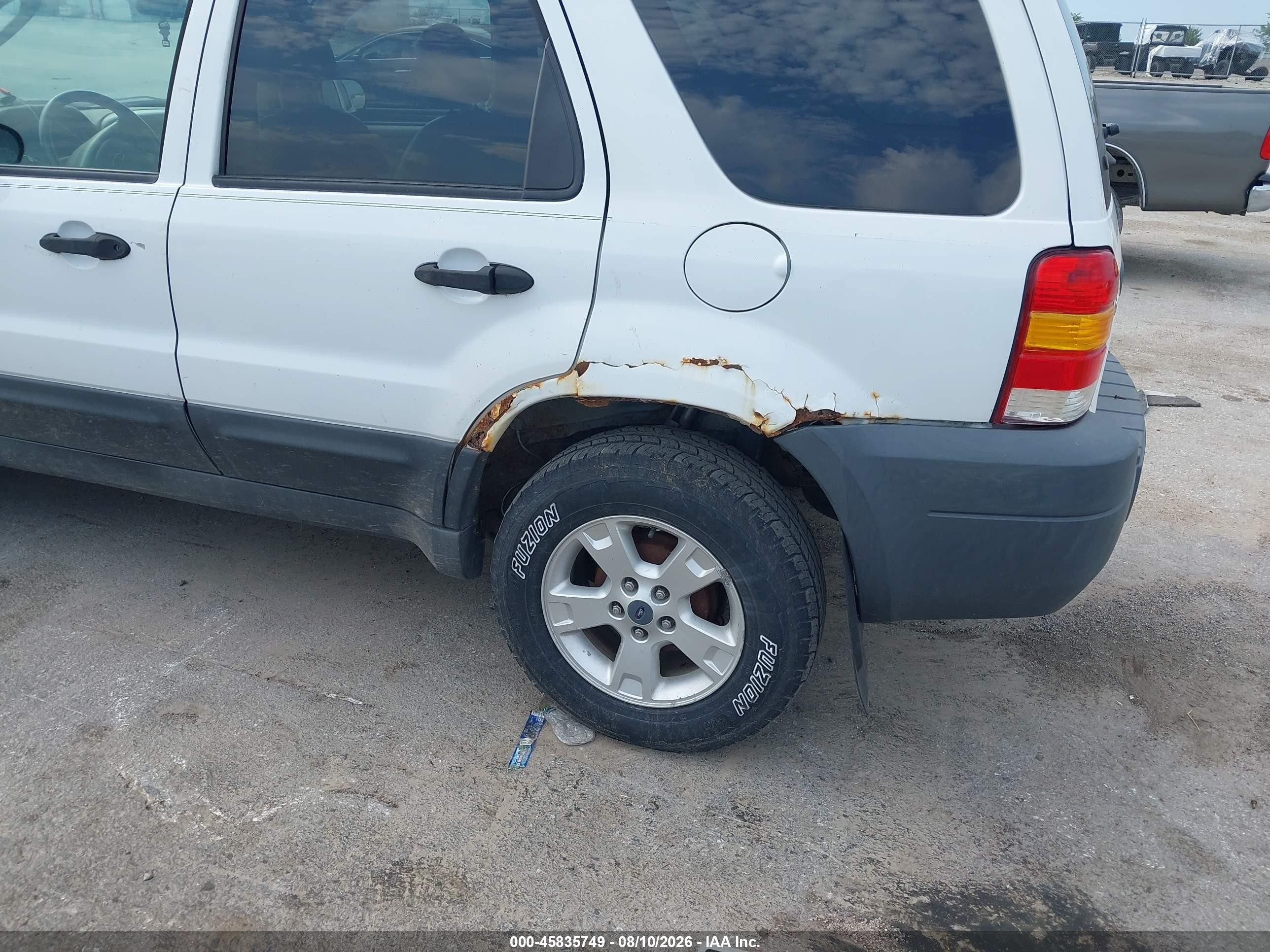 2005 Ford Escape Xlt White vin: 1FMYU03175KB12314