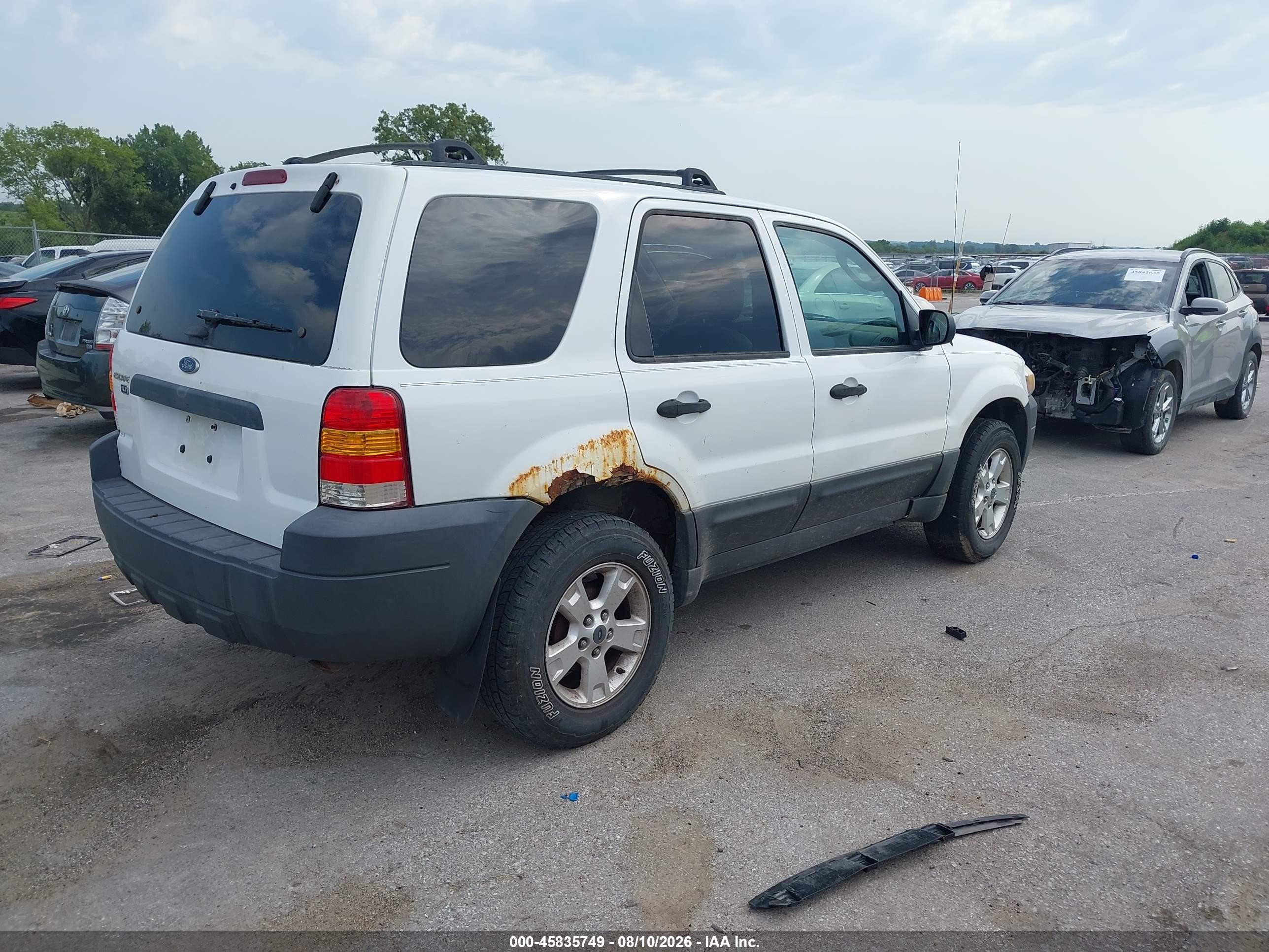2005 Ford Escape Xlt White vin: 1FMYU03175KB12314