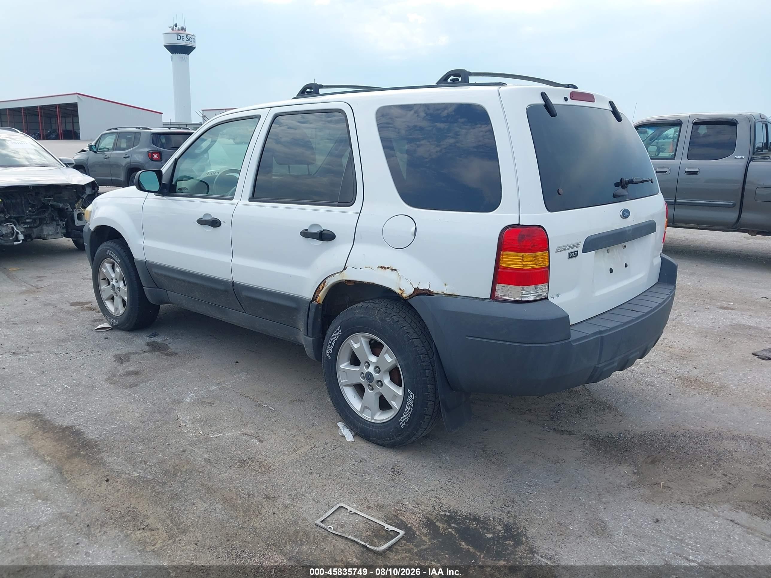2005 Ford Escape Xlt White vin: 1FMYU03175KB12314