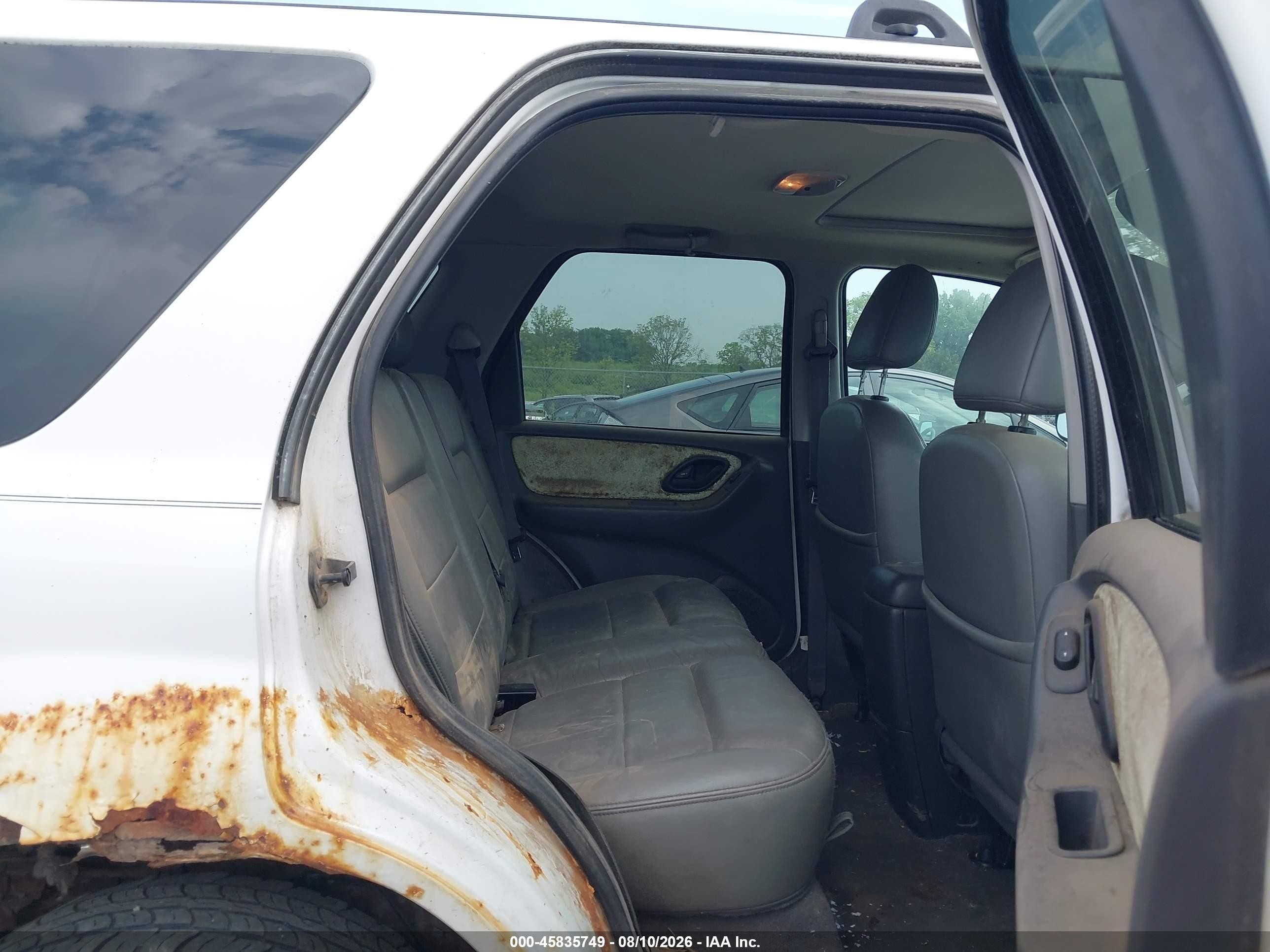 2005 Ford Escape Xlt White vin: 1FMYU03175KB12314
