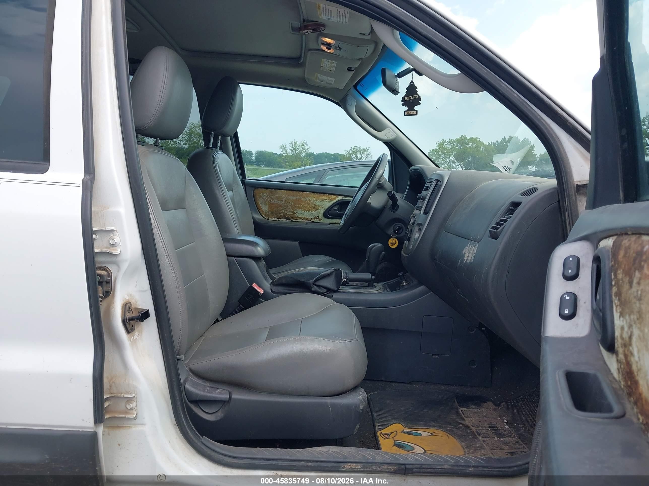 2005 Ford Escape Xlt White vin: 1FMYU03175KB12314